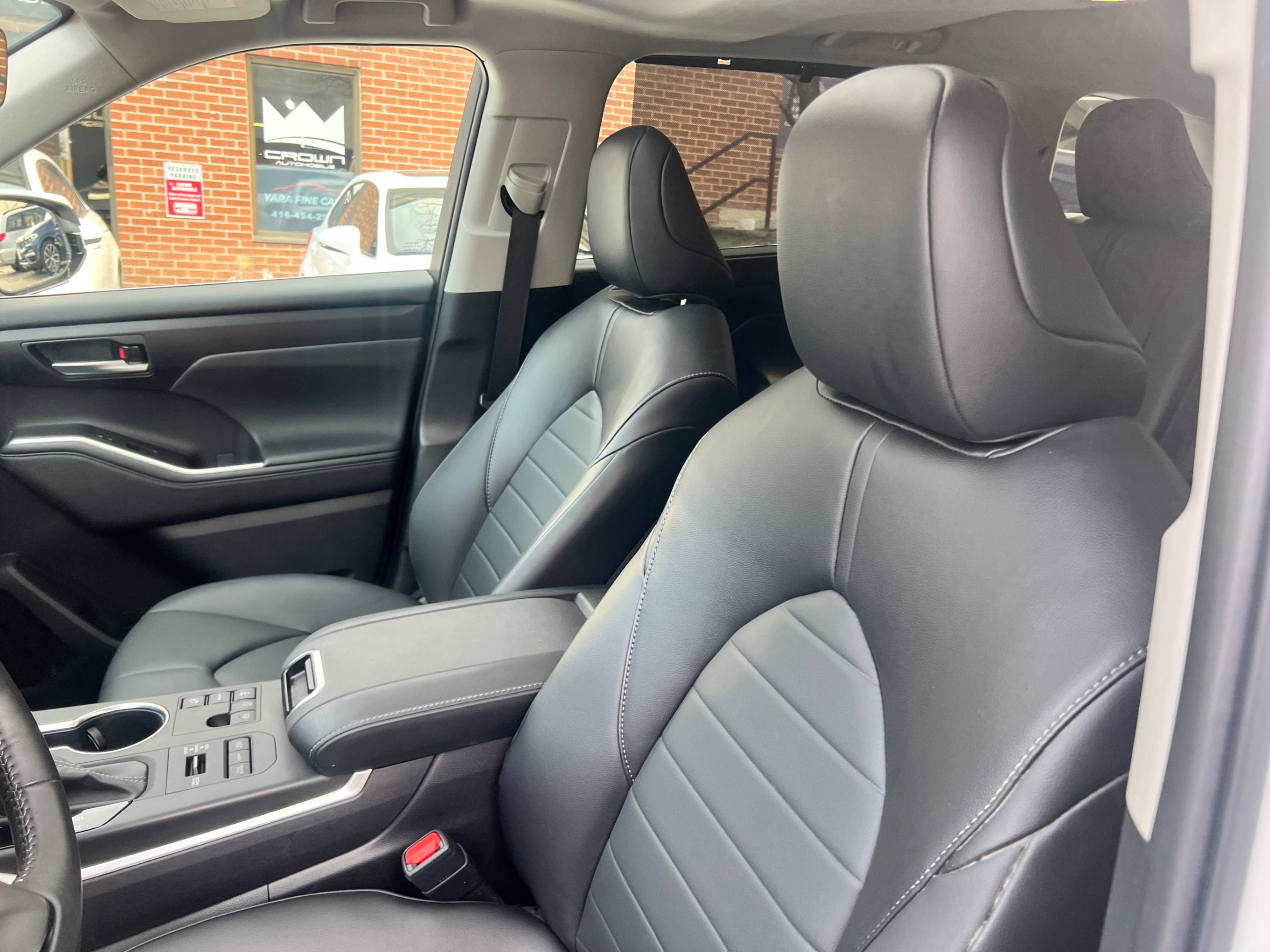 /crownautomobile/2023-Toyota-Highlander-49649002857596836.jpg