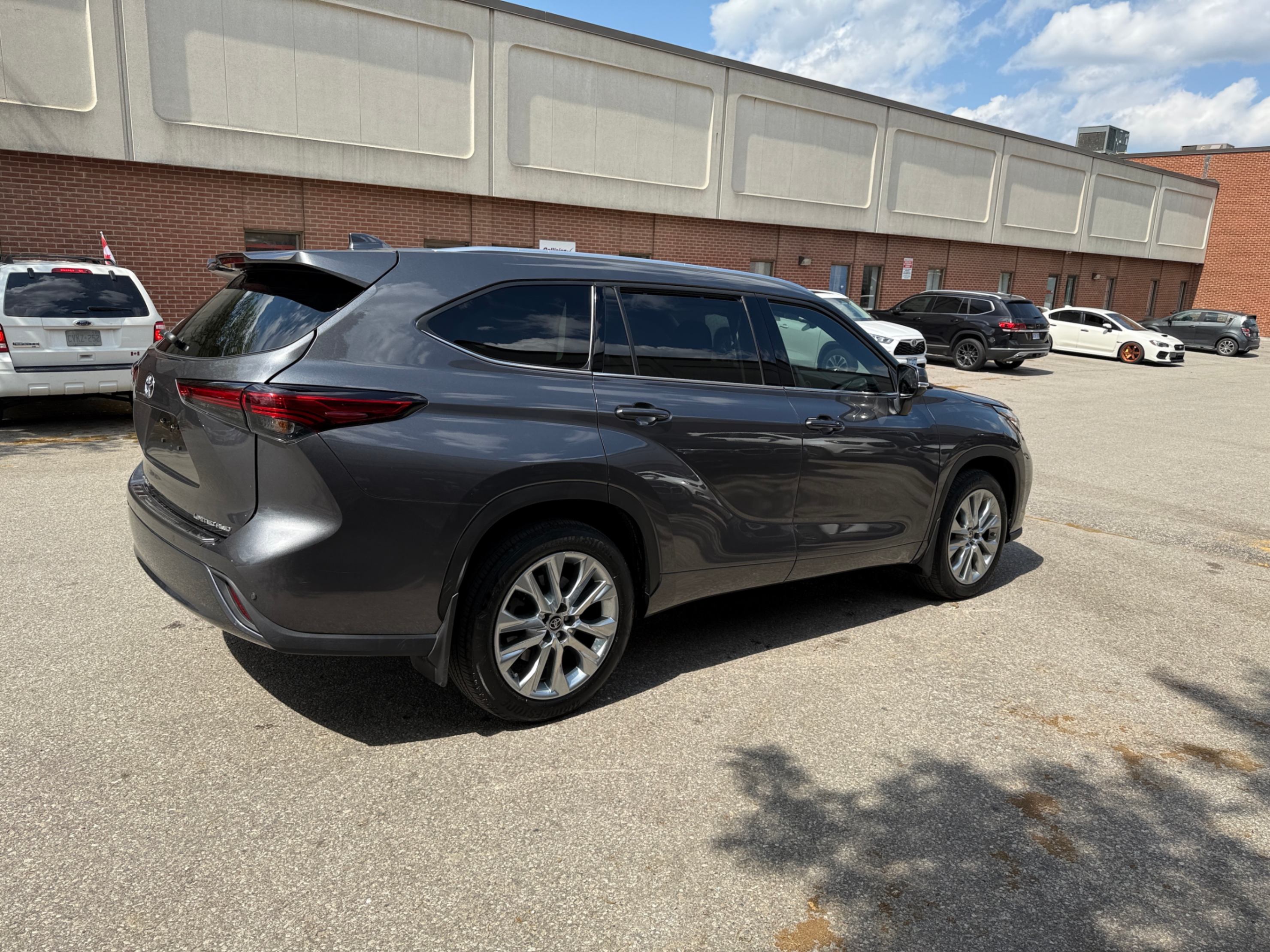 /crownautomobile/2023-Toyota-Highlander-7001423901169346.jpg