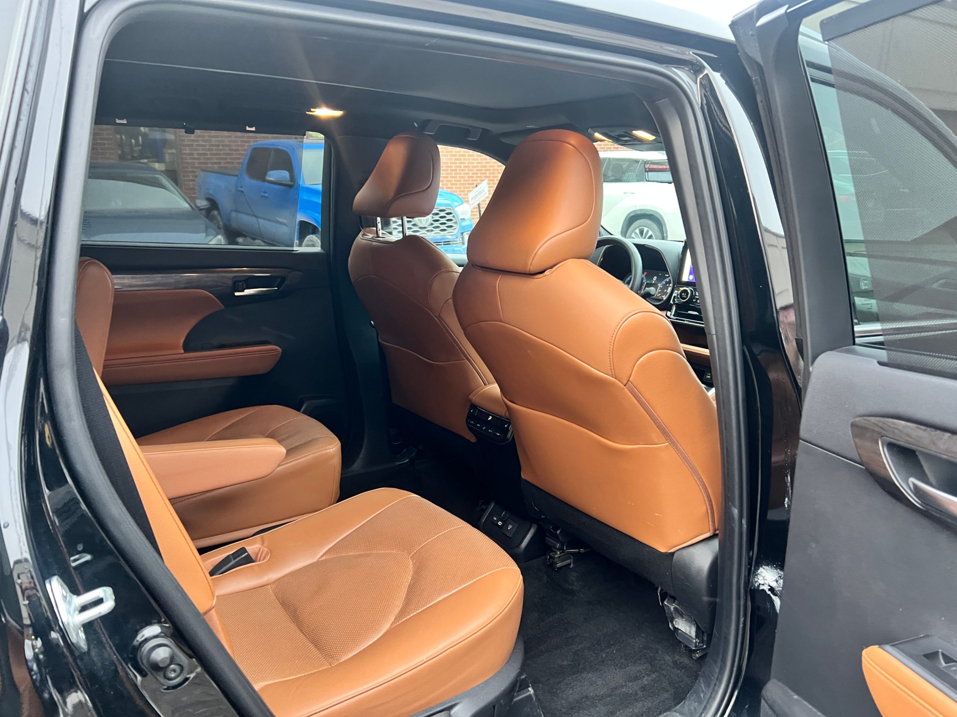 /crownautomobile/2023-Toyota-Highlander-7405383773788301.jpg