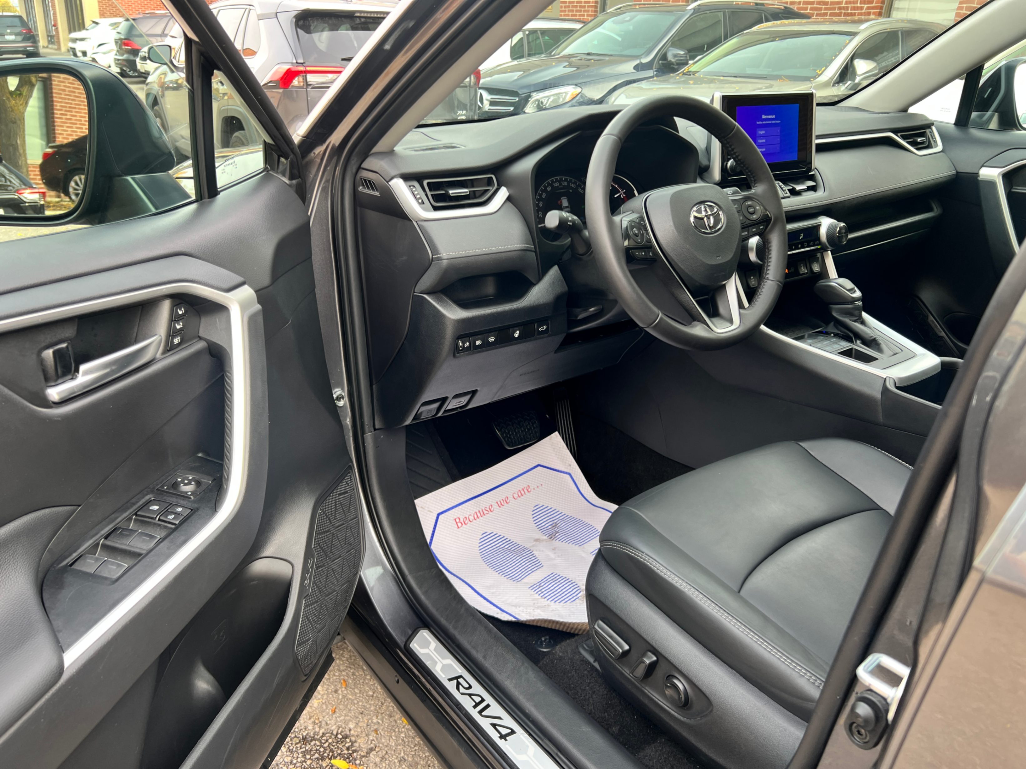 /crownautomobile/2023-Toyota-RAV4-02933304423666616.jpg