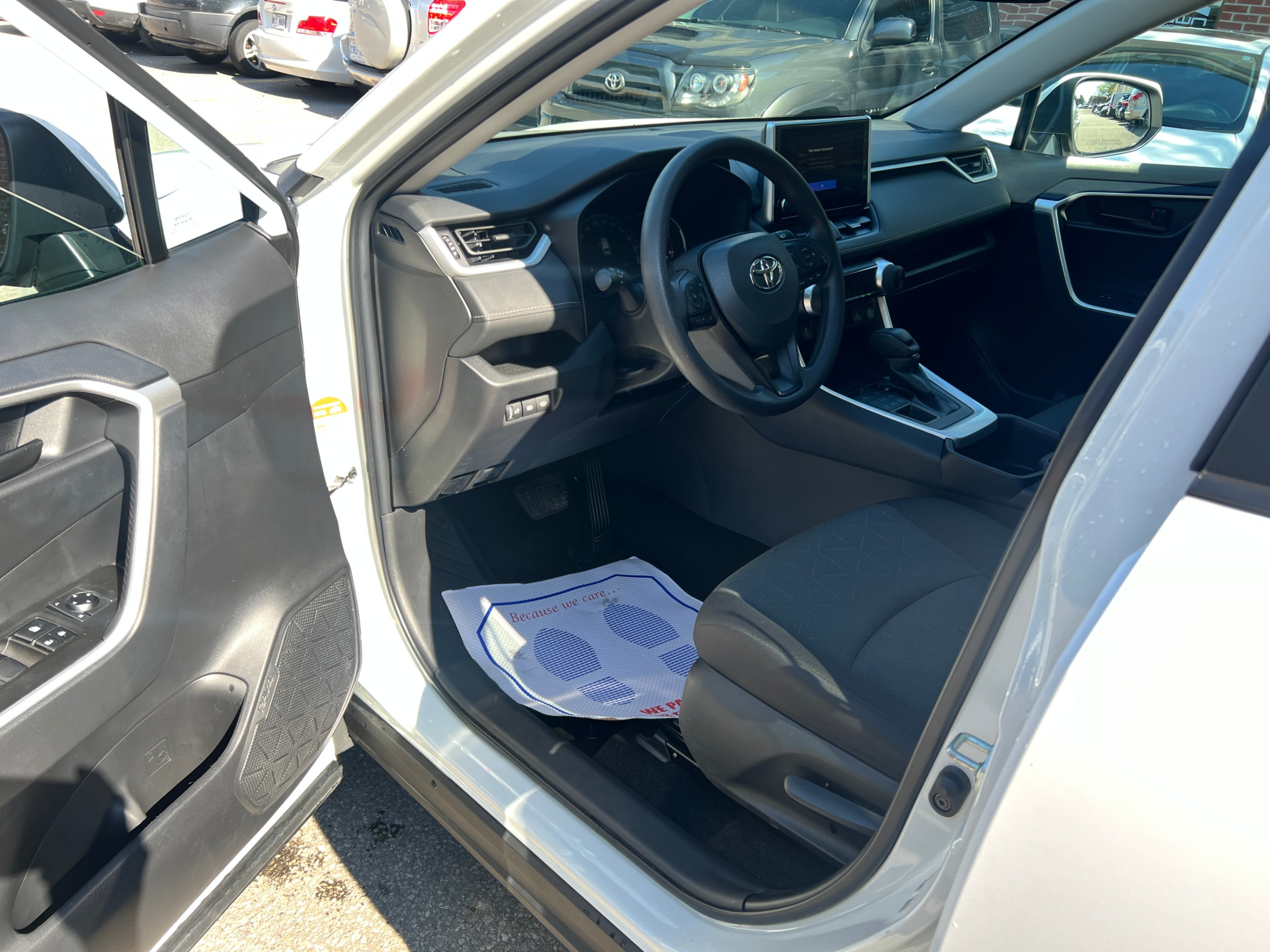 /crownautomobile/2023-Toyota-RAV4-1594111586408704.jpg