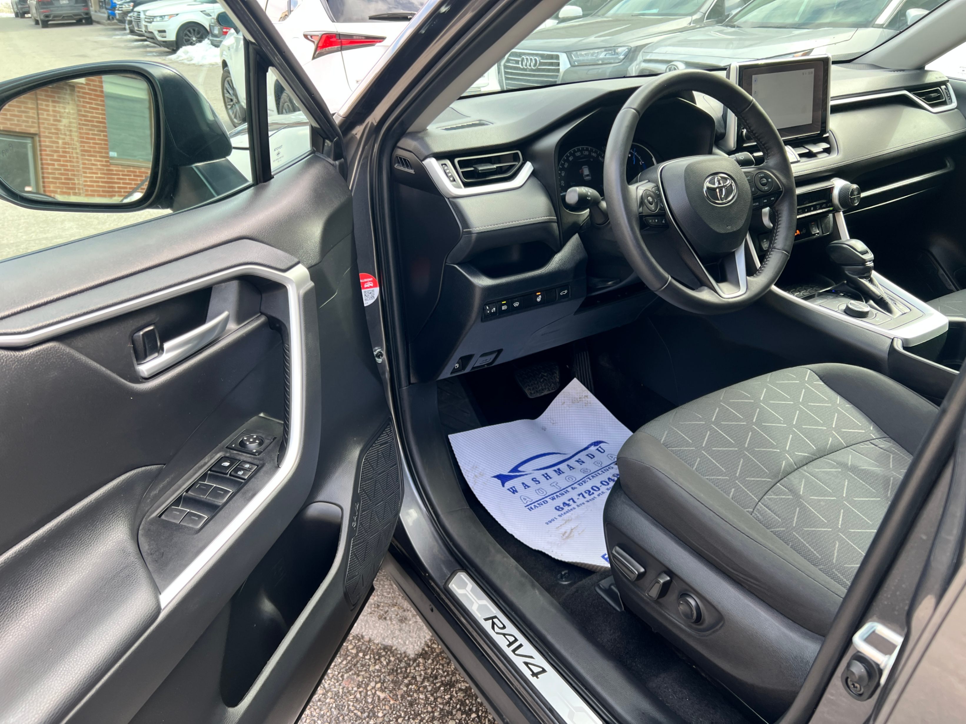 /crownautomobile/2023-Toyota-RAV4-2926764105939128.jpg
