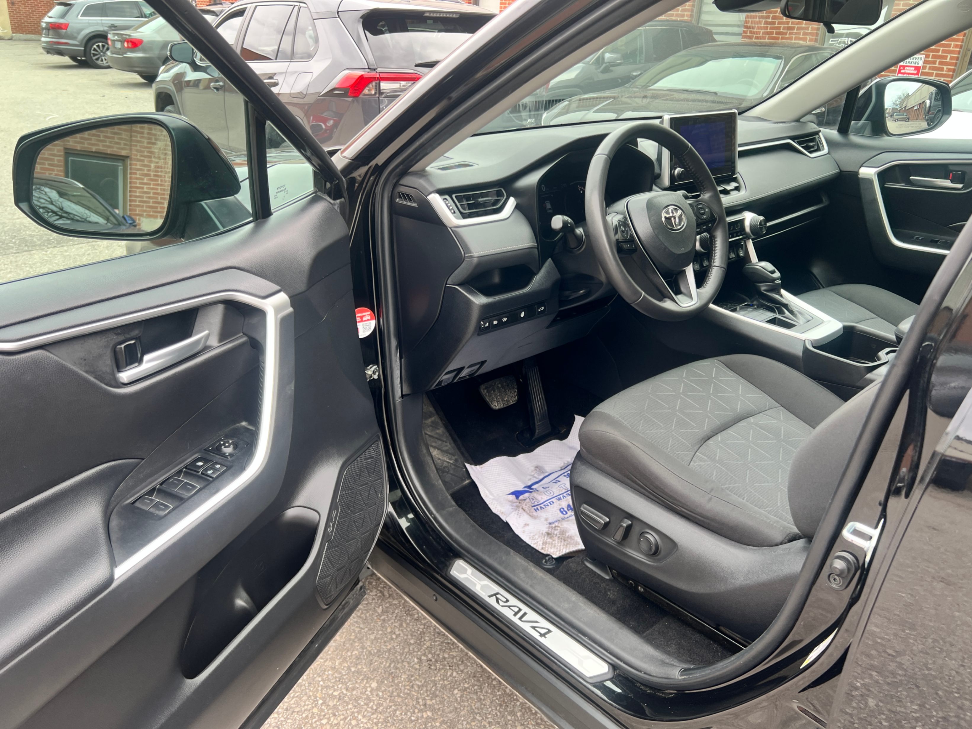 /crownautomobile/2023-Toyota-RAV4-34096761996964586.jpg