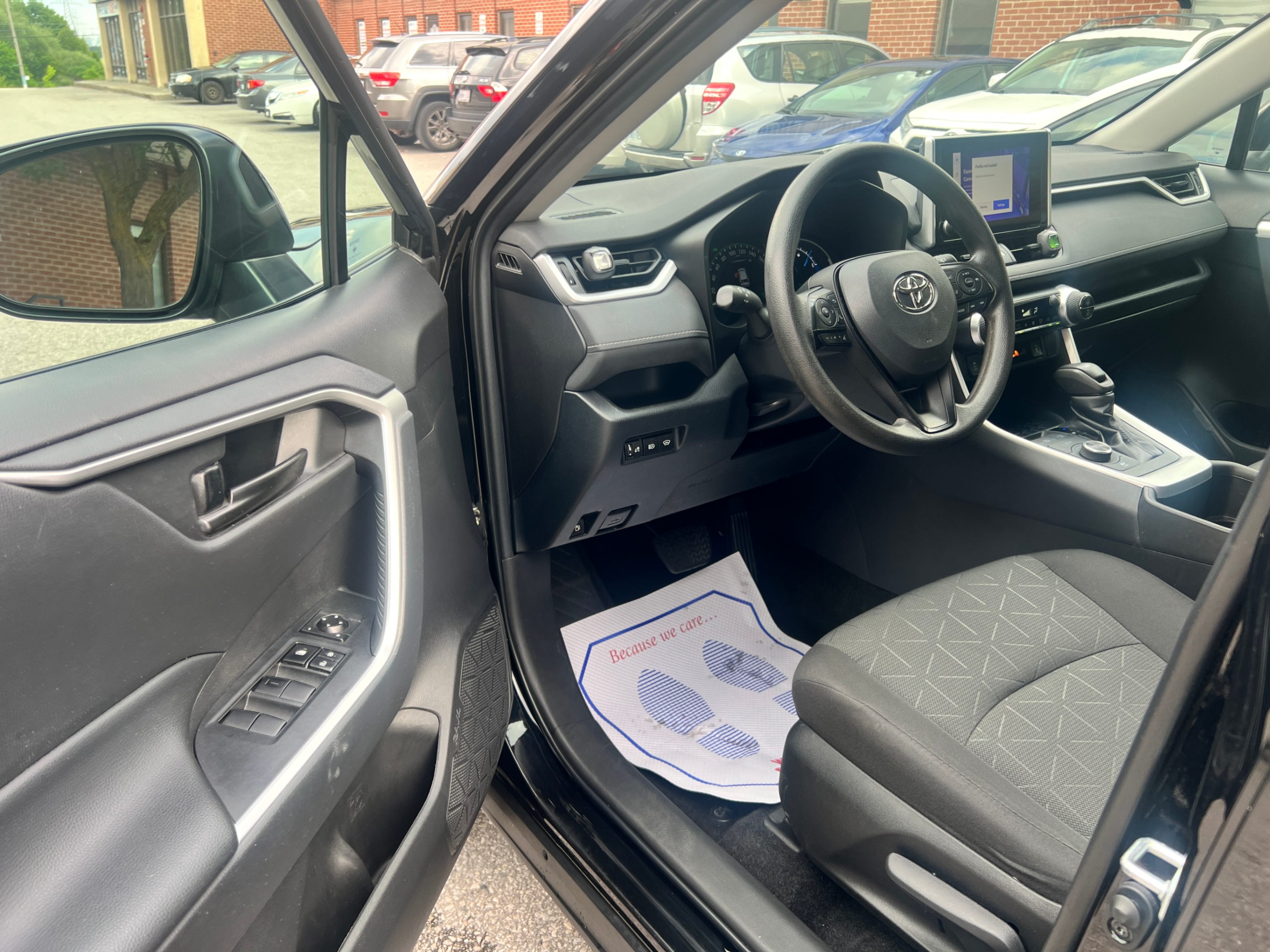 /crownautomobile/2023-Toyota-RAV4-5632296335618943.jpg