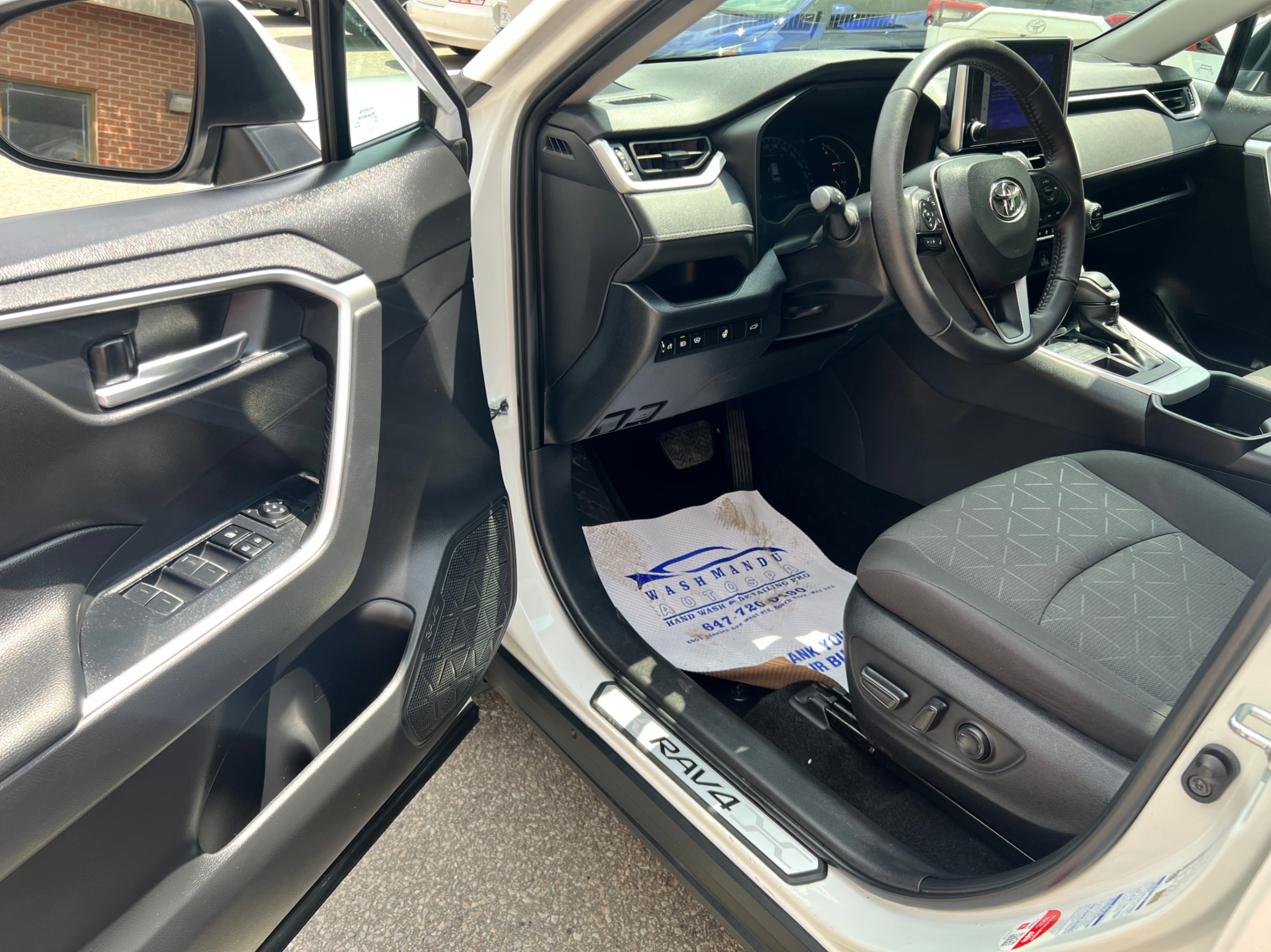 /crownautomobile/2023-Toyota-RAV4-584140674585333.jpg
