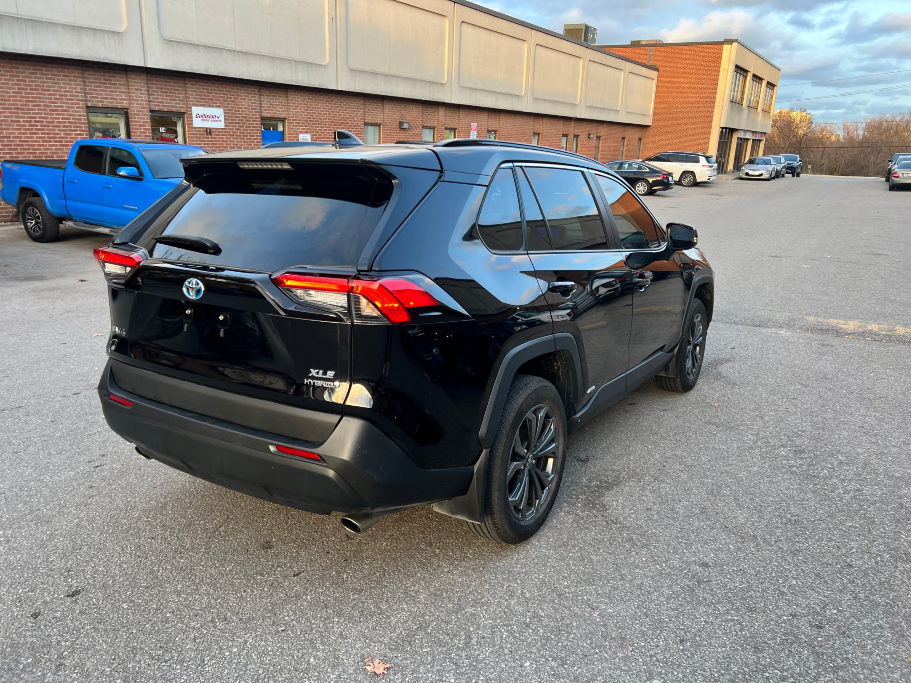 /crownautomobile/2023-Toyota-RAV4-8357101113763499.jpg