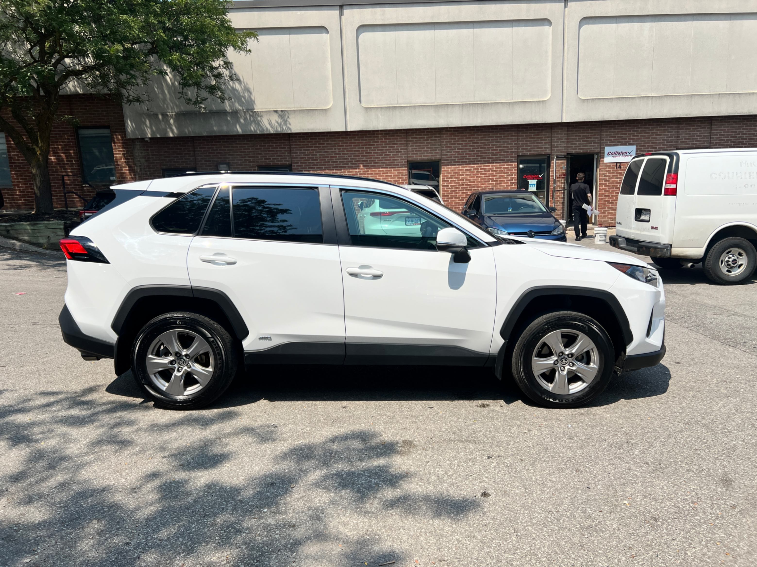 /crownautomobile/2023-Toyota-RAV4-934422680600193.jpg