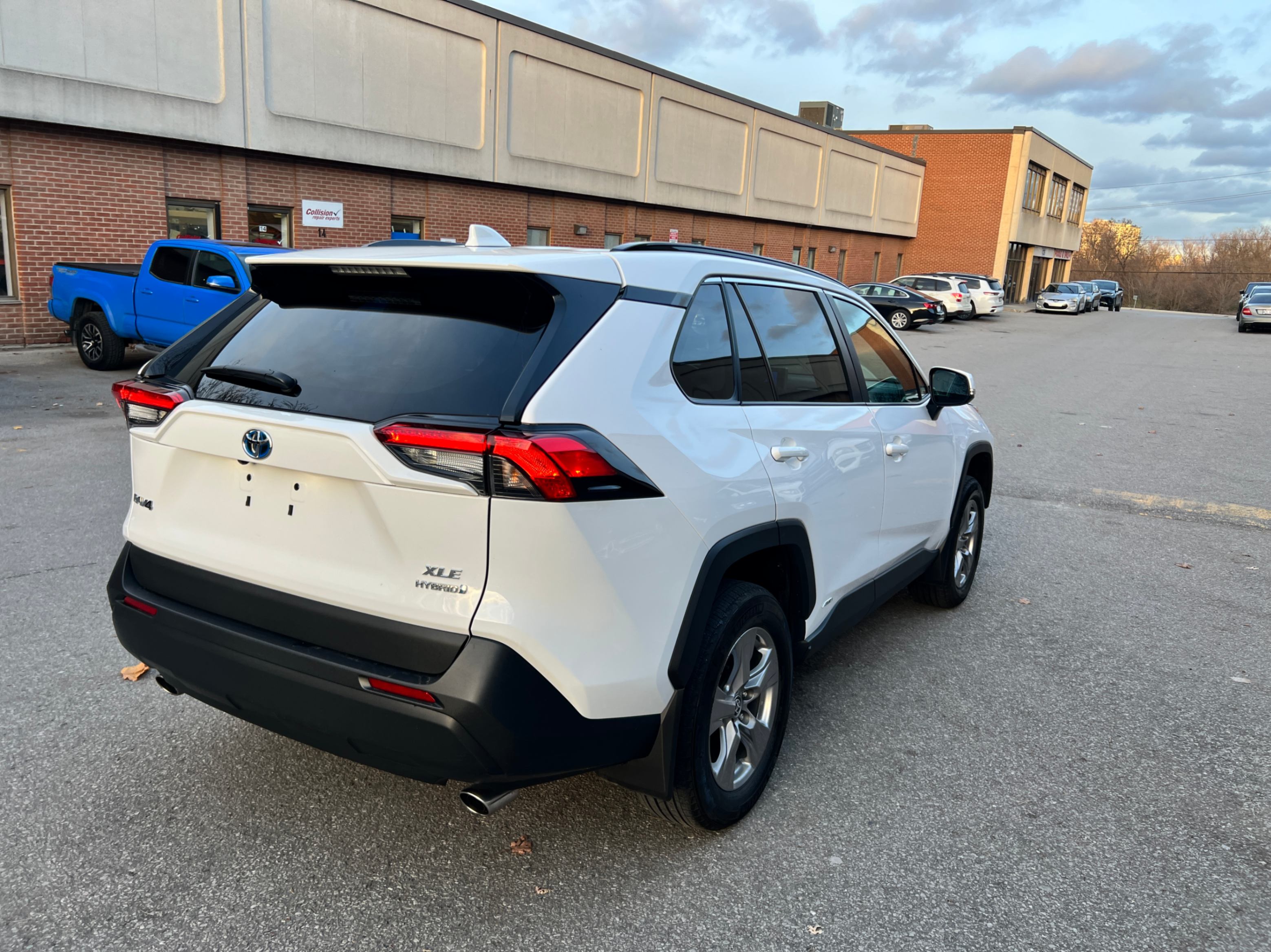 /crownautomobile/2023-Toyota-RAV4-937636885425652.jpg