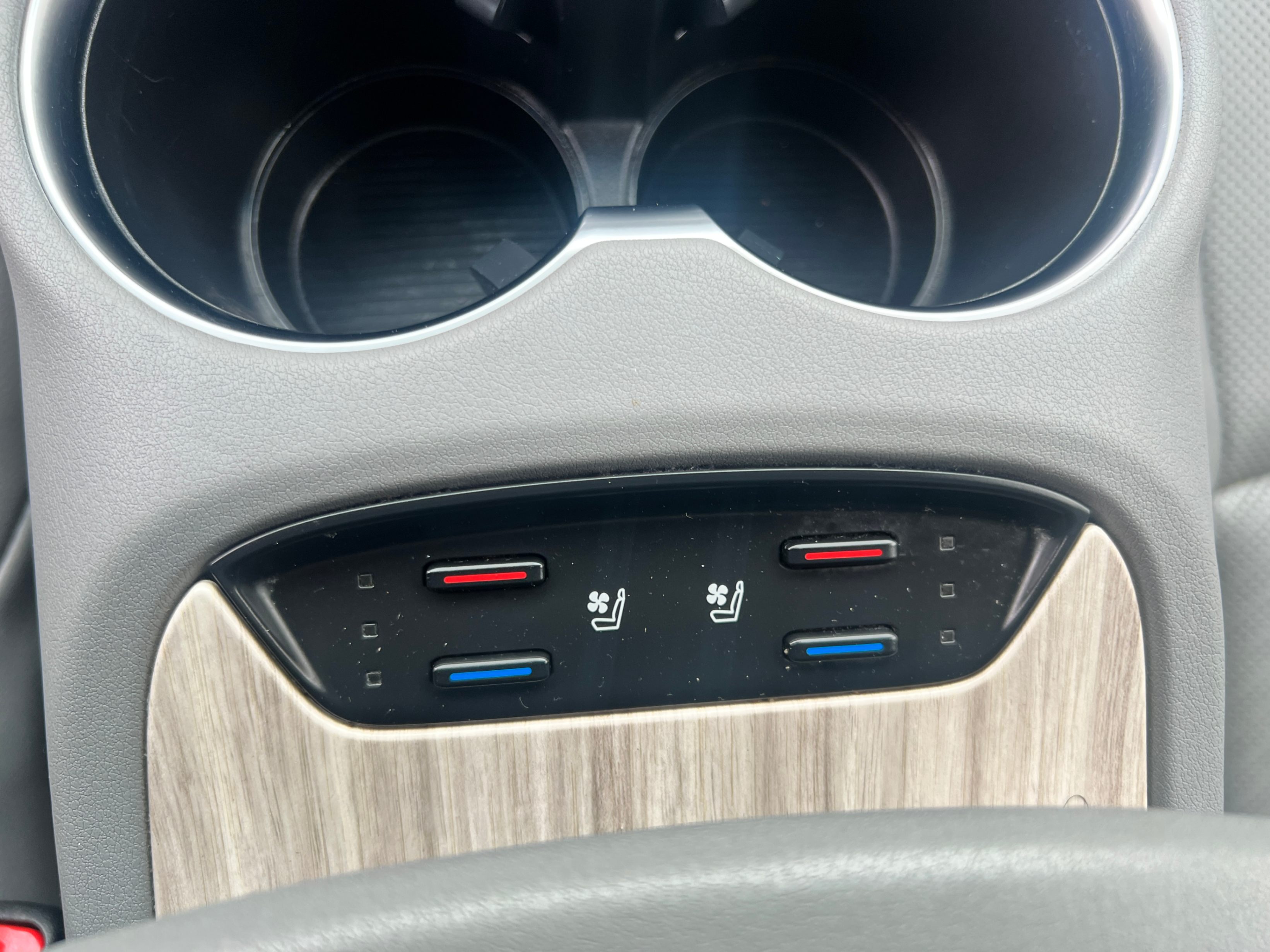 /crownautomobile/2023-Toyota-Venza-16663841556141068.jpg