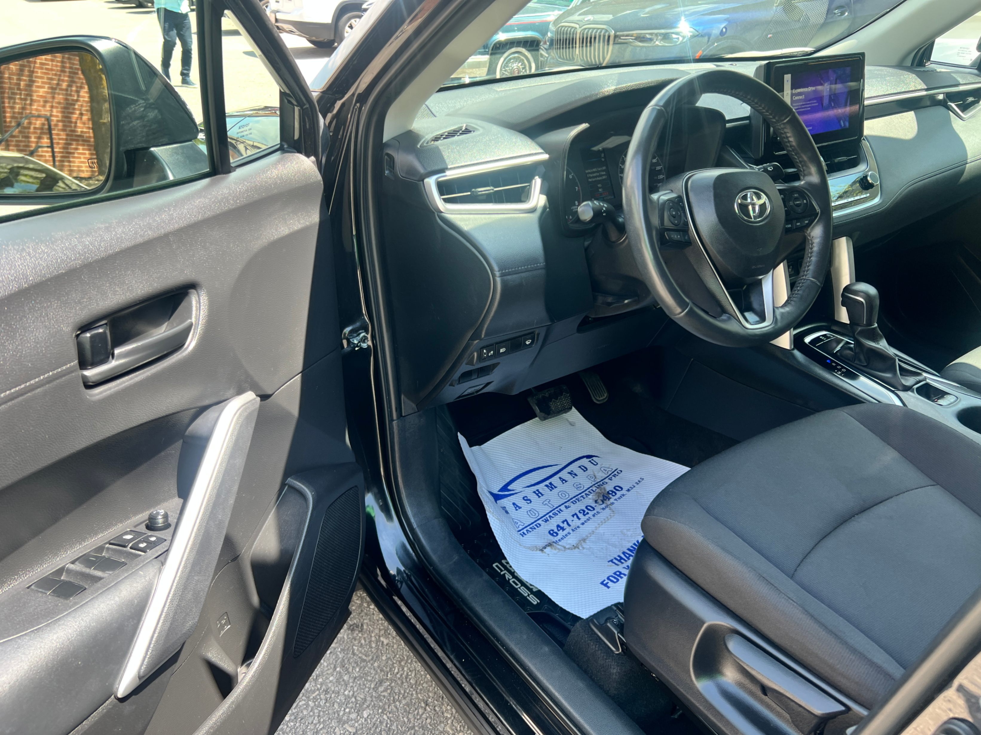 /crownautomobile/2024-Toyota-CorollaCross-051488629309175415.jpg