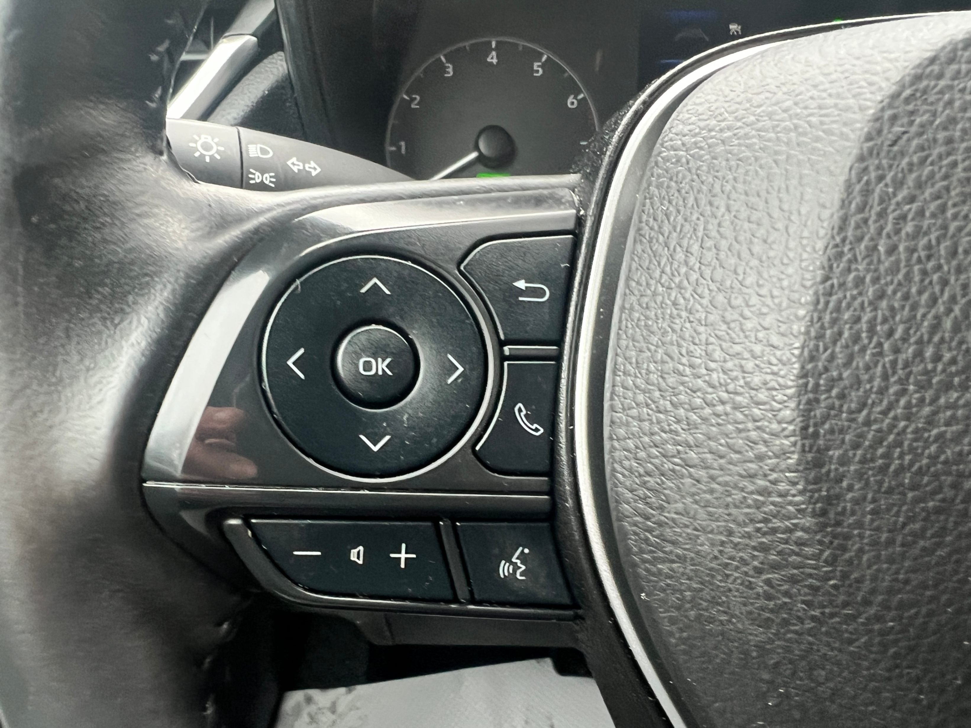 /crownautomobile/2024-Toyota-CorollaCross-39964864602230943.jpg