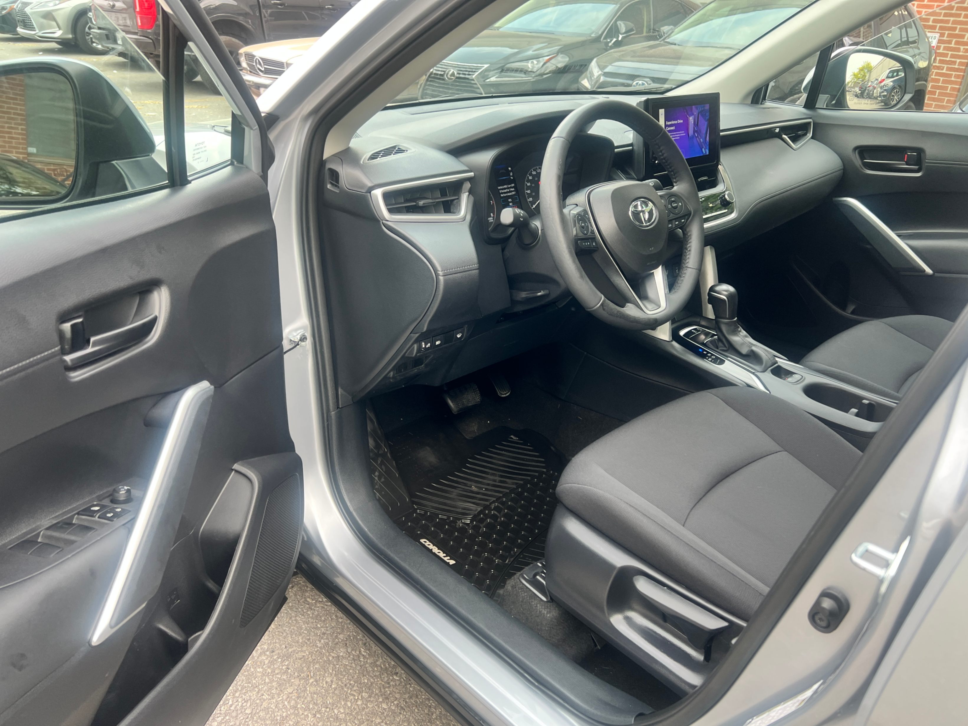 /crownautomobile/2024-Toyota-CorollaCross-8743193721902627.jpg