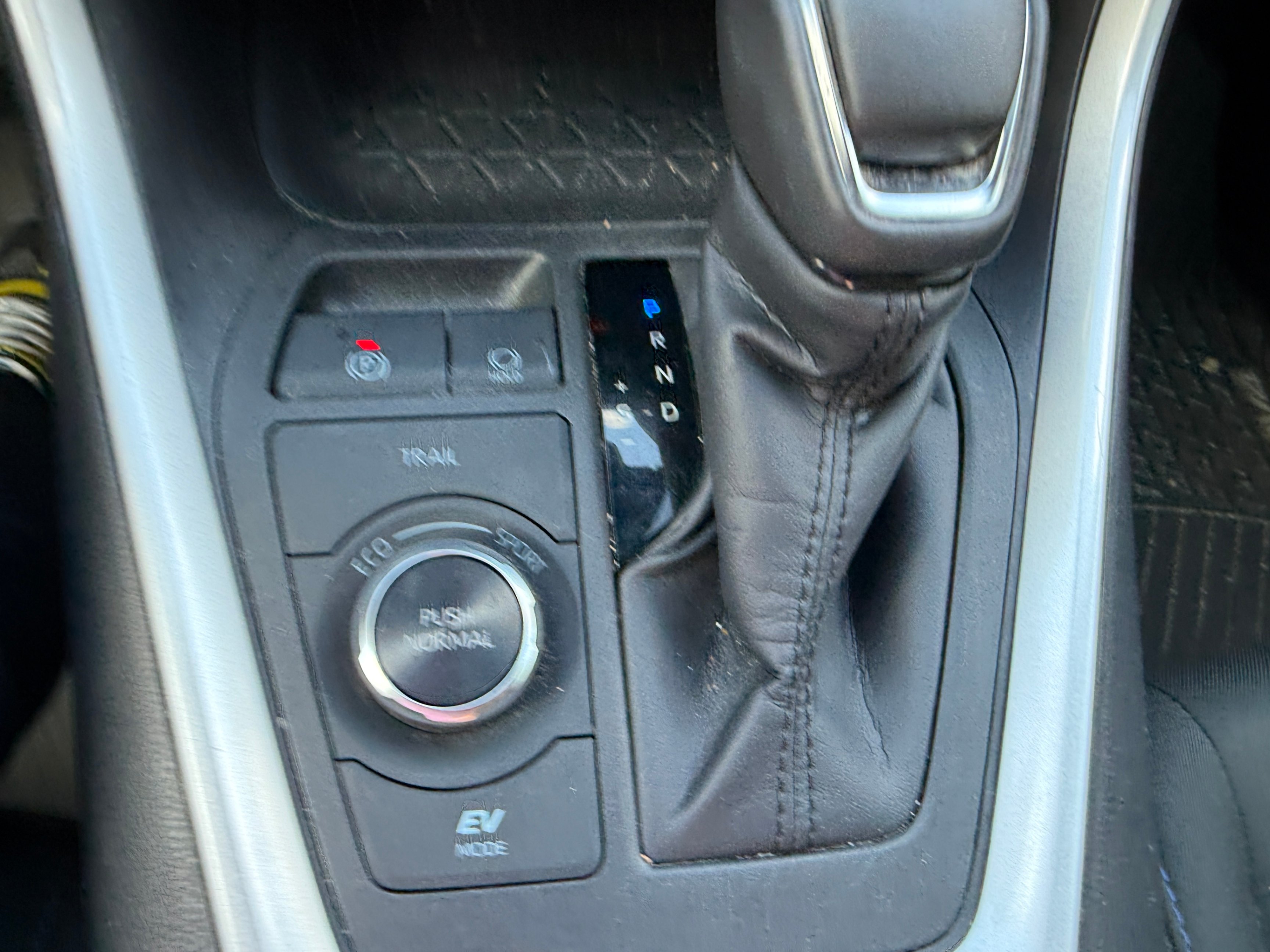 /crownautomobile/2024-Toyota-RAV4-004417486263146753.jpg