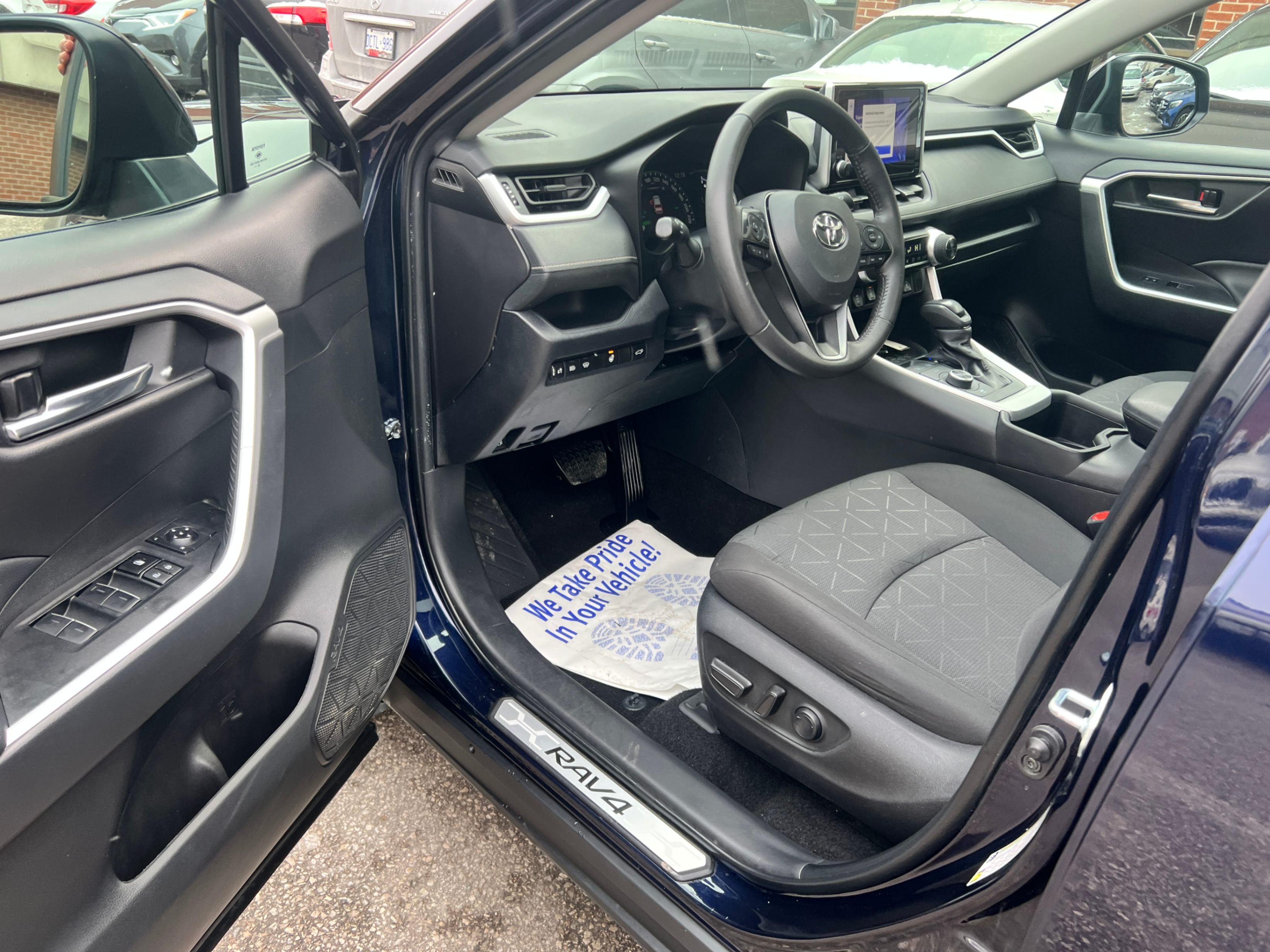 /crownautomobile/2024-Toyota-RAV4-2705185760586122.jpg