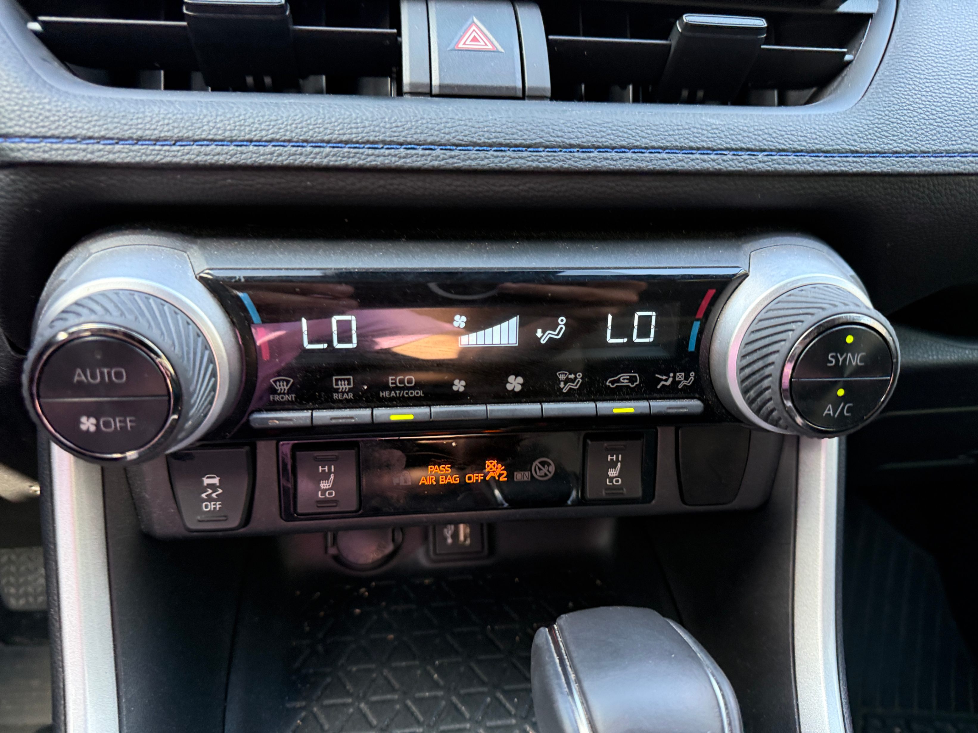 /crownautomobile/2024-Toyota-RAV4-36828757513058274.jpg