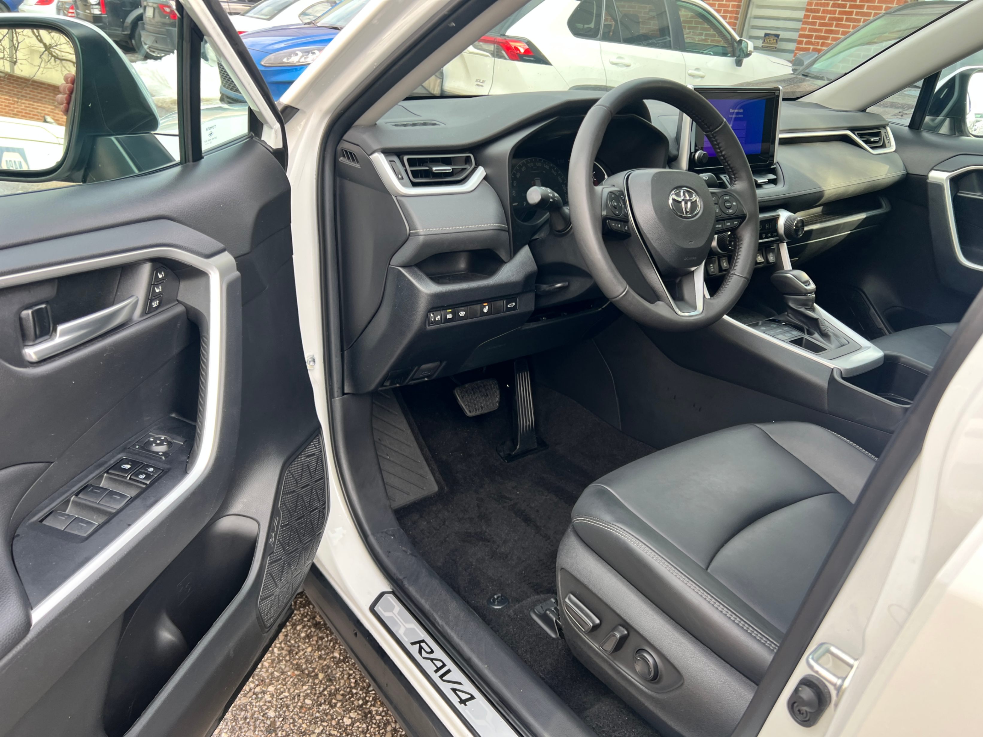 /crownautomobile/2024-Toyota-RAV4-43739222248043763.jpg