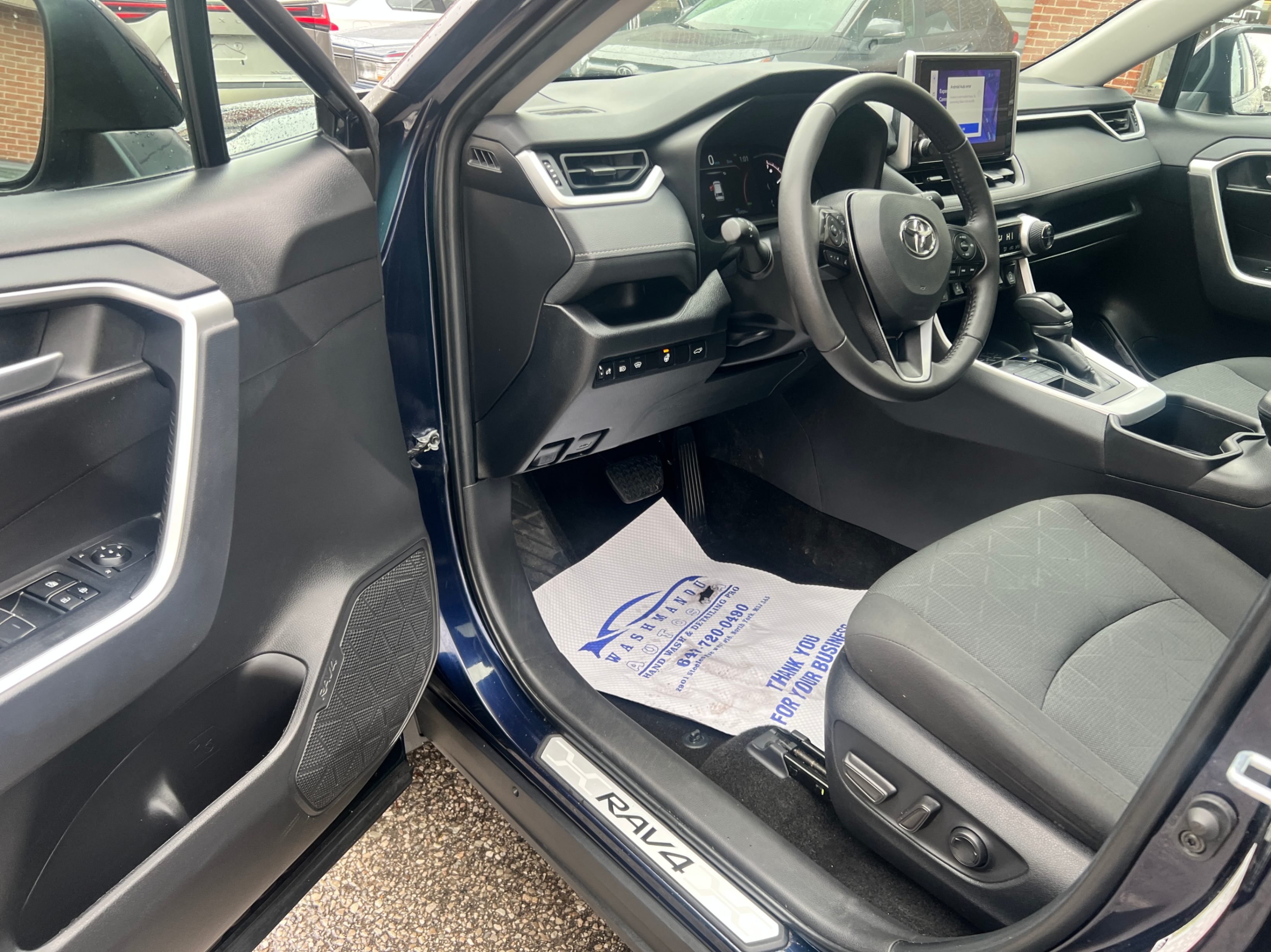 /crownautomobile/2024-Toyota-RAV4-6947857729659996.jpg