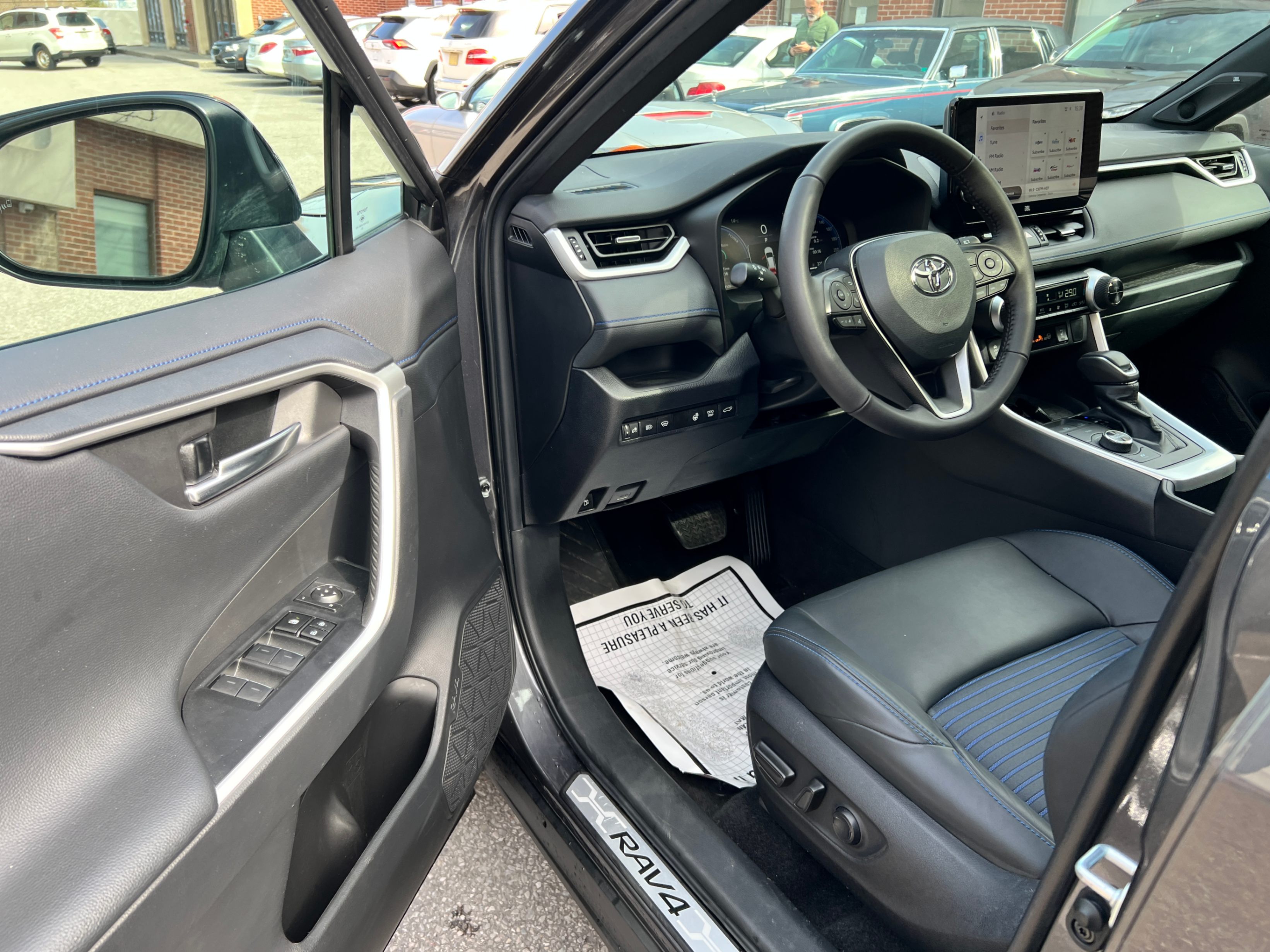 /crownautomobile/2024-Toyota-RAV4-742827505614448.jpg
