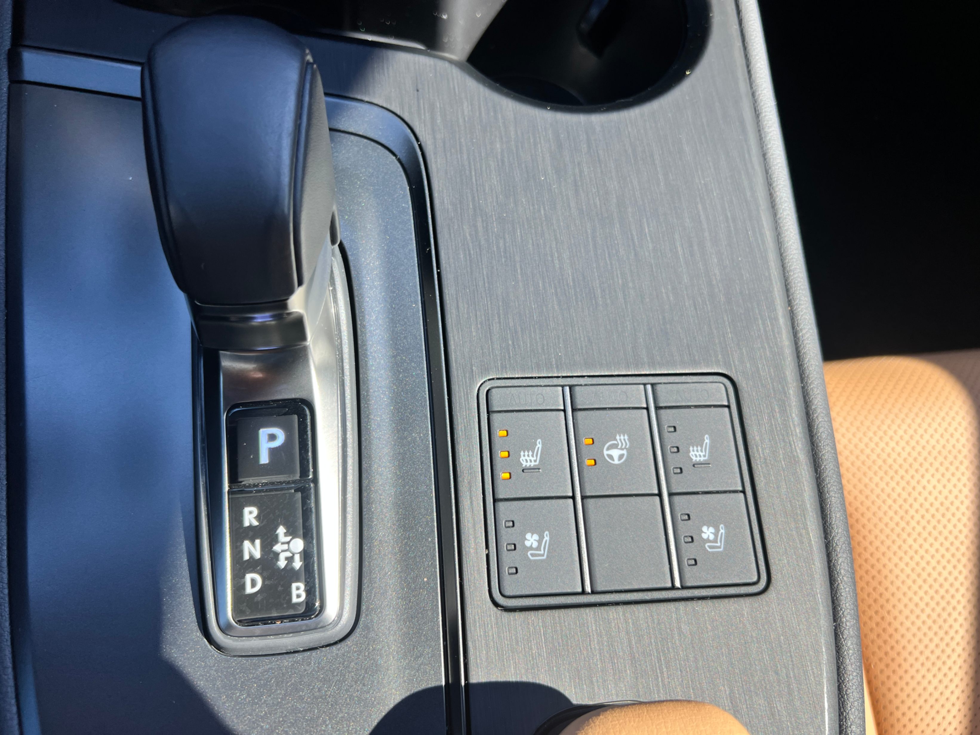 /crownautomobile/2025-Lexus-UX-8373003652569502.jpg