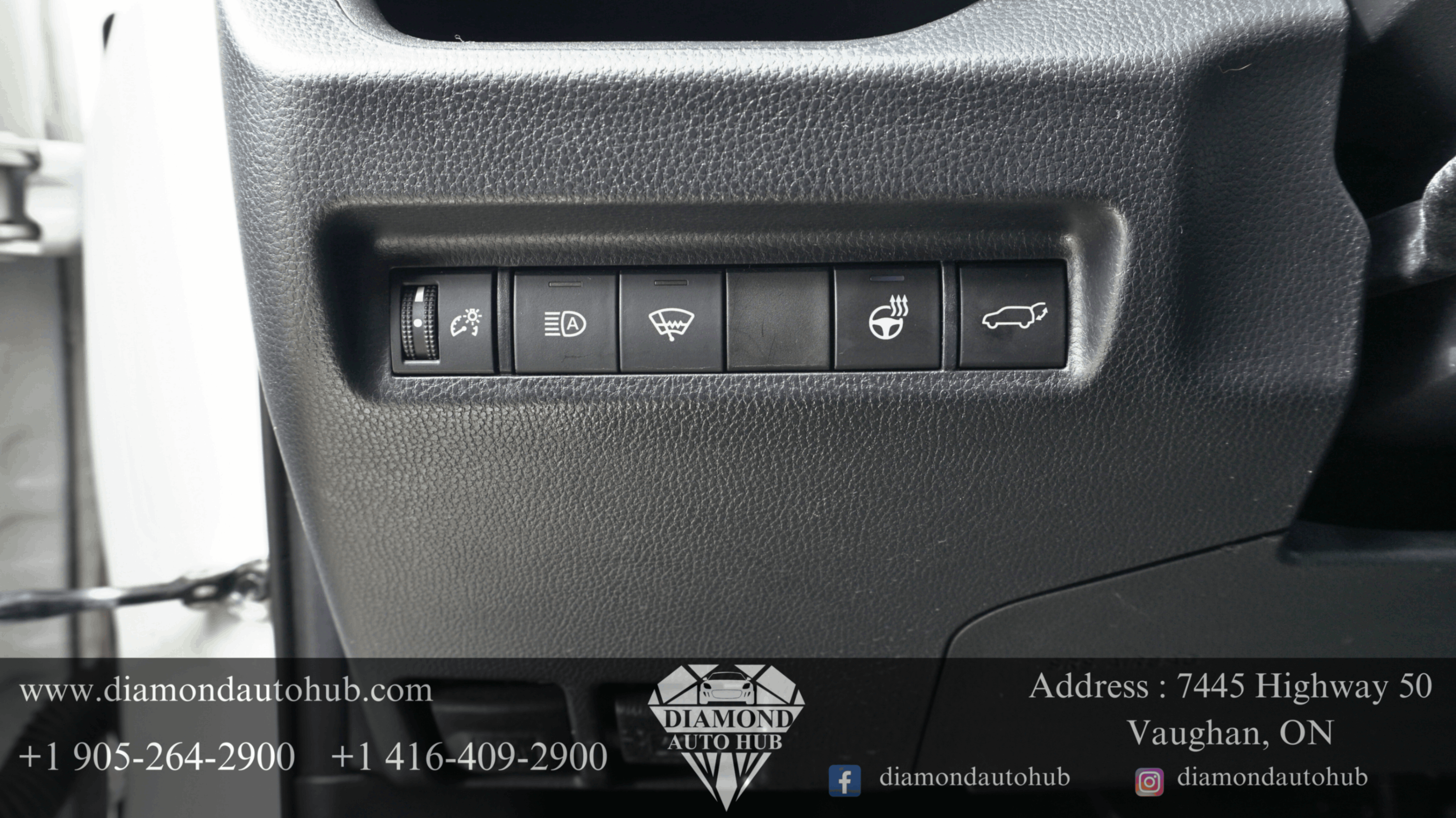/diamondautohub/2020-Toyota-RAV4-16866349685592685.jpg