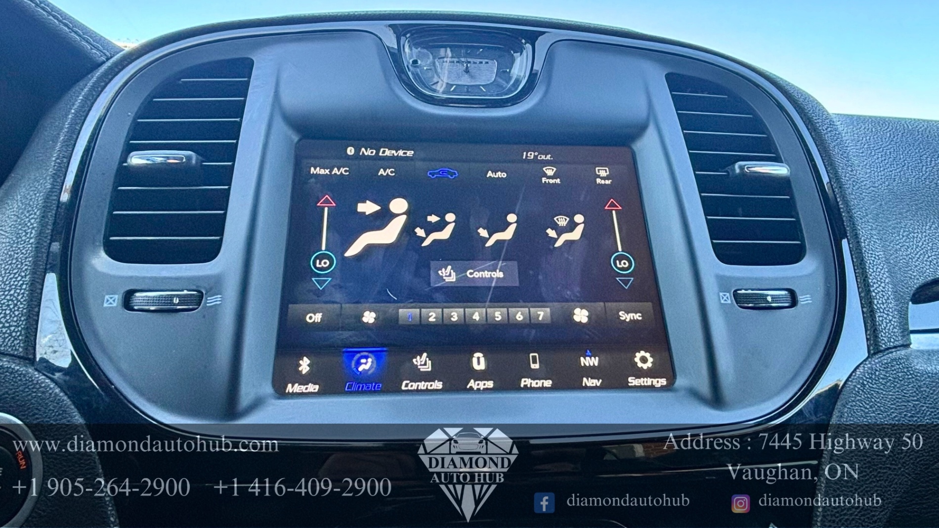 /diamondautohub/2022-Chrysler-300-09030596464732743.jpg