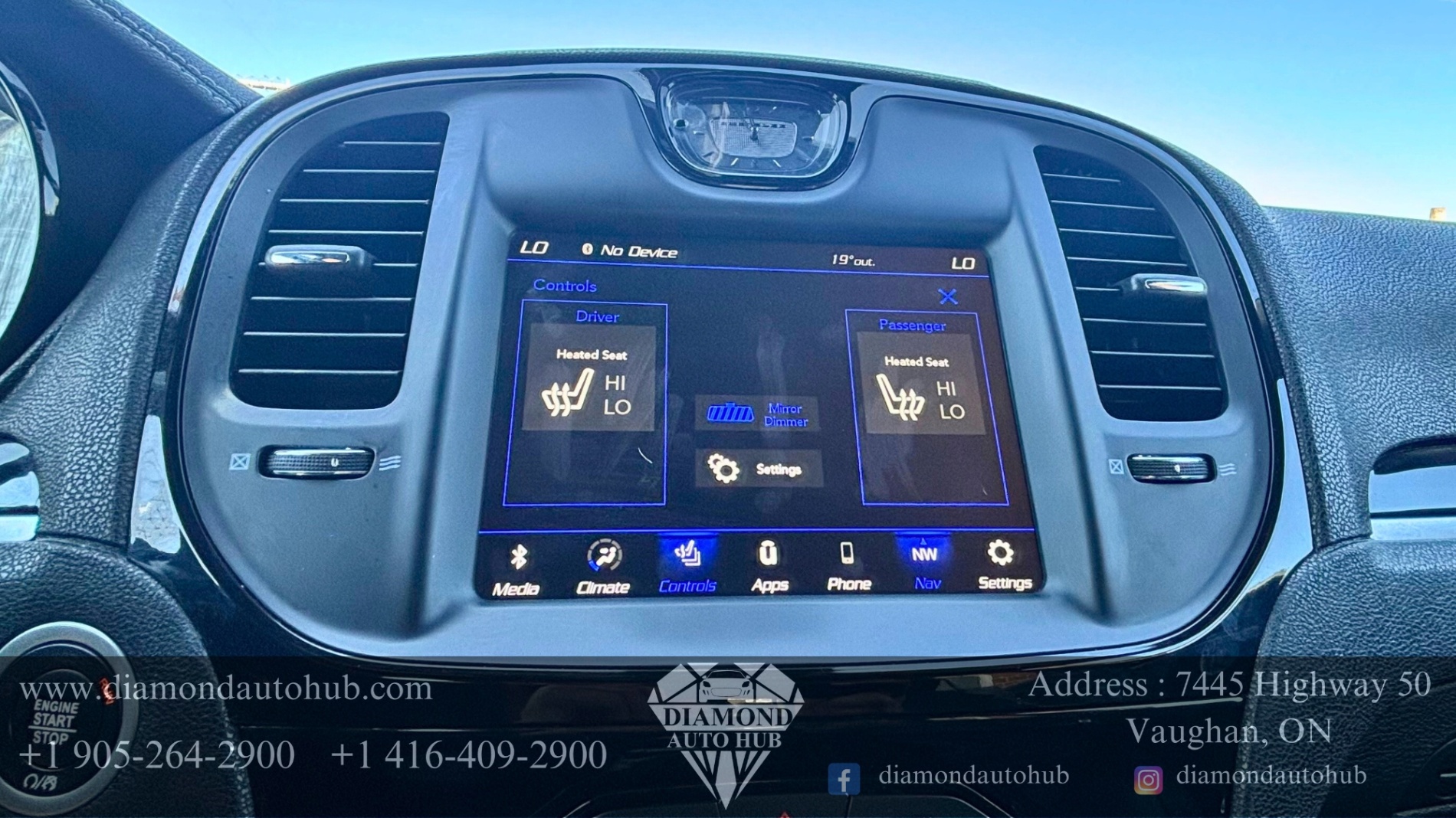 /diamondautohub/2022-Chrysler-300-4739560013816173.jpg