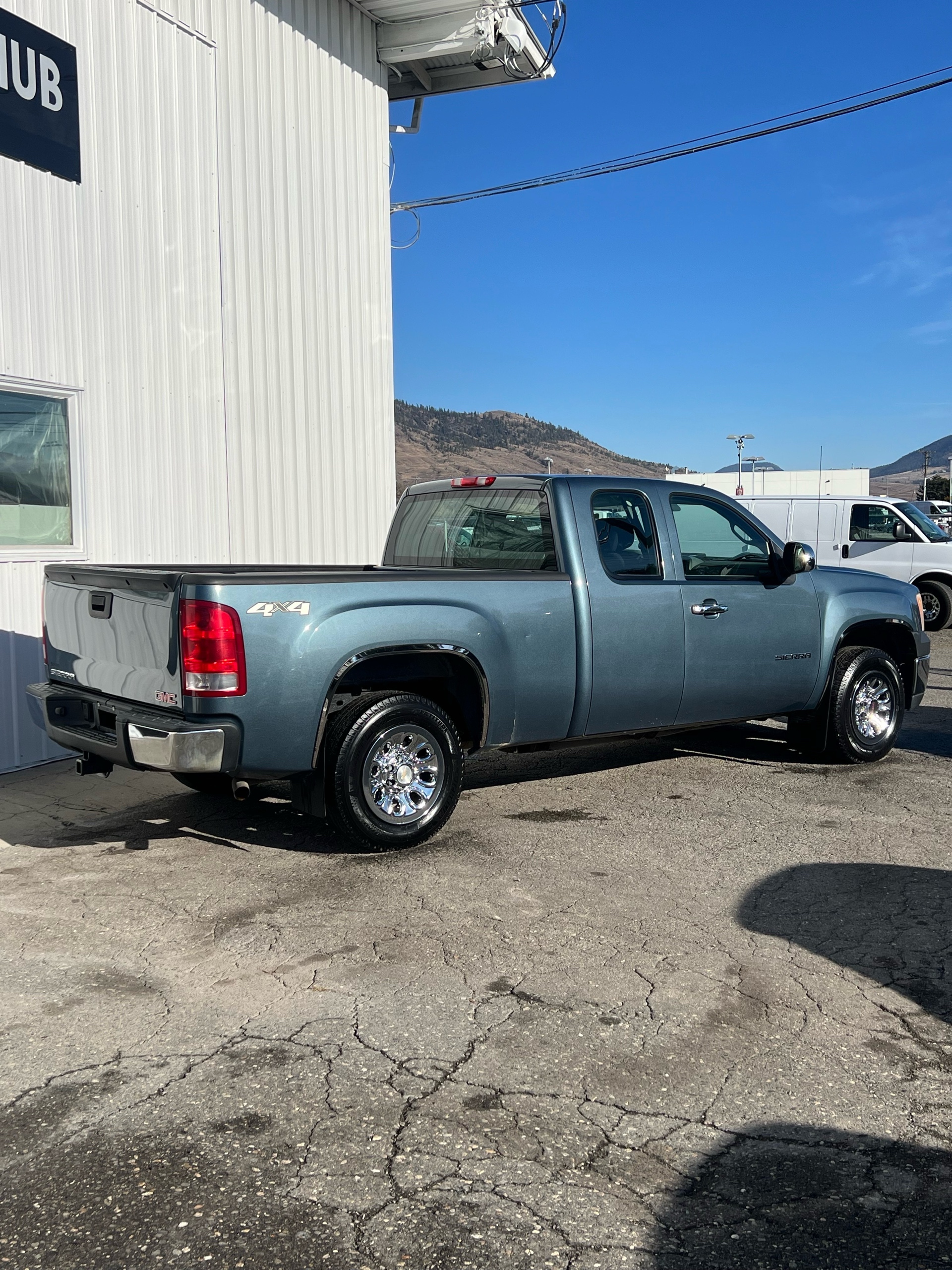 /drivehubautosales/2011-GMC-Sierra1500-05484139221799711.jpg