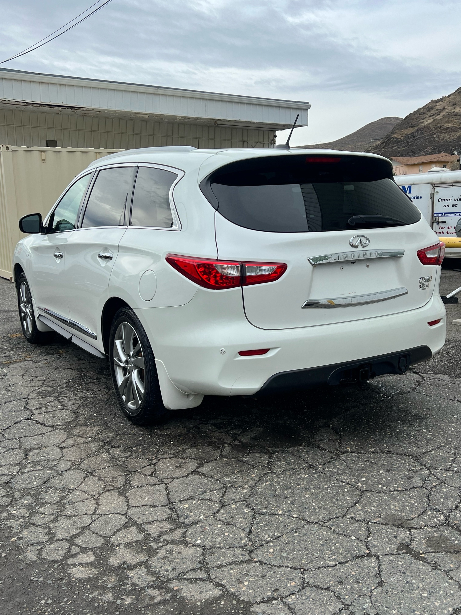 /drivehubautosales/2015-INFINITI-QX60-7065988585385639.jpg