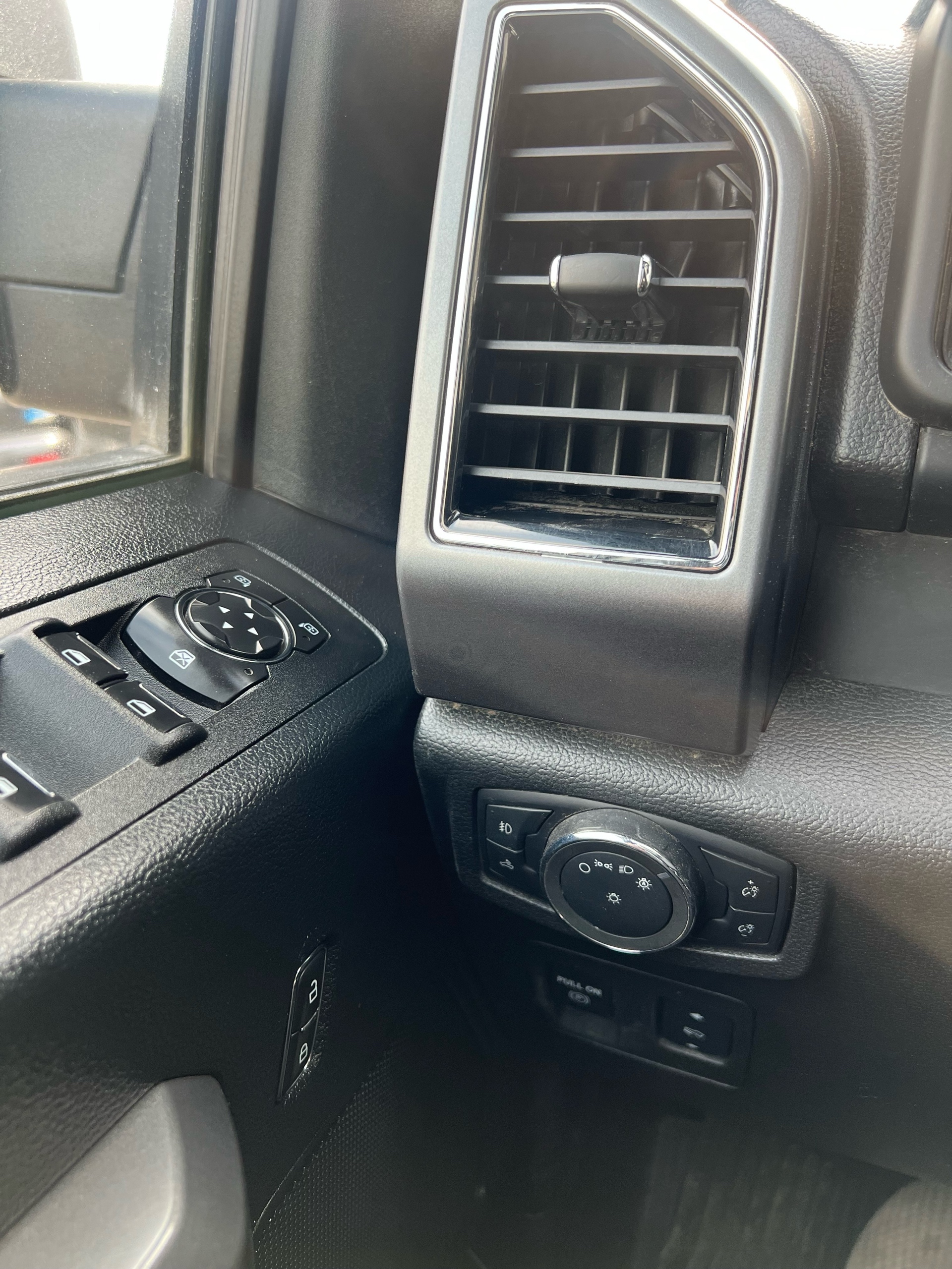 /drivehubautosales/2018-Ford-F-150-6801003767986671.jpg