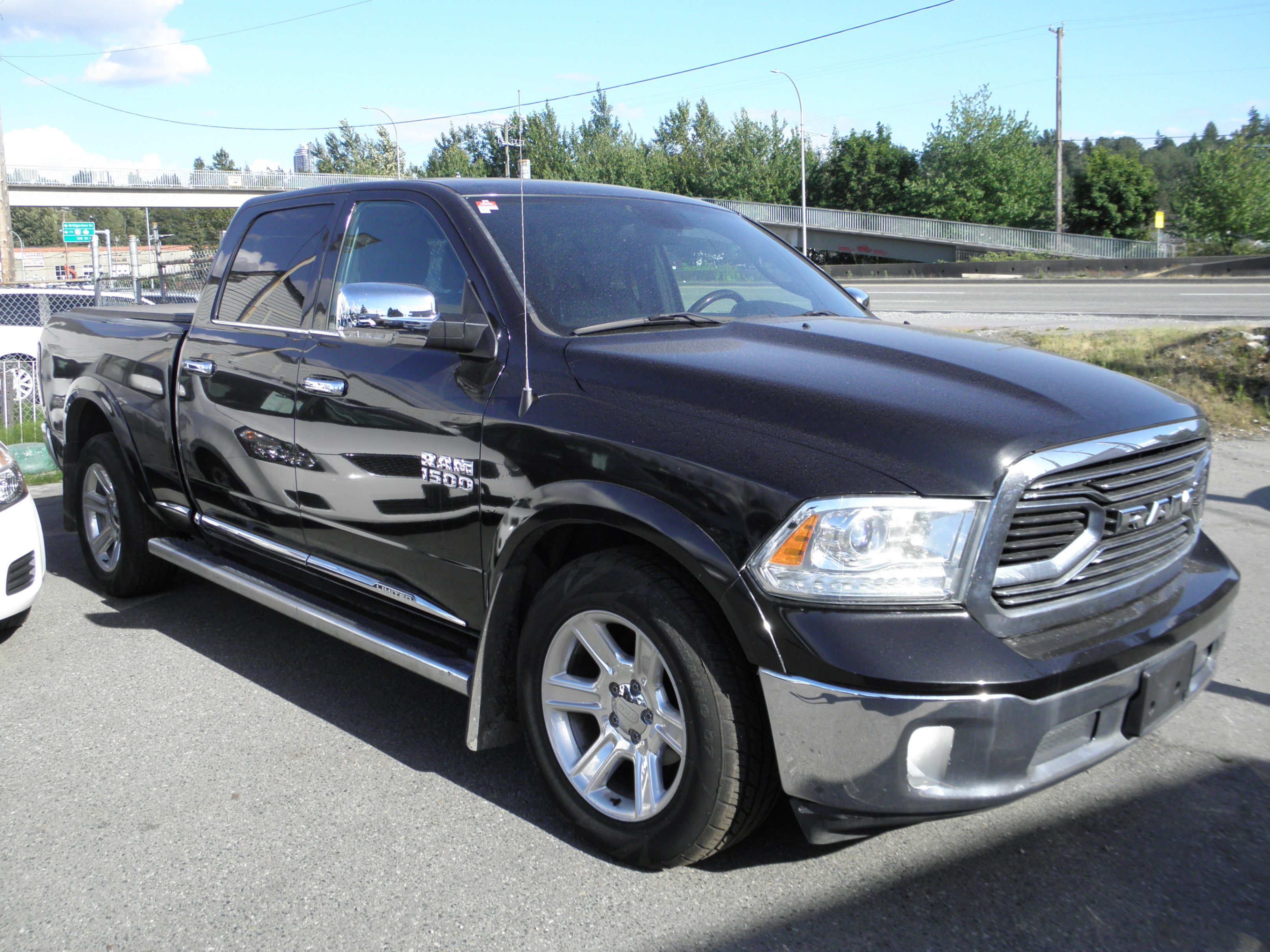 2016 RAM 1500 EcoDiesel Limited crew cab navigation leather sunroof bakup camera