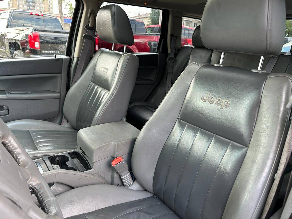 /drivenbyyouautosales/2006-Jeep-GrandCherokee-1967075354162.jpg