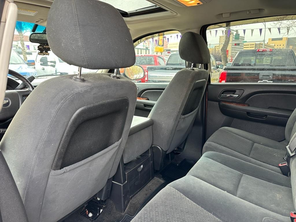 /drivenbyyouautosales/2008-Chevrolet-Avalanche-010678336961839063.jpg