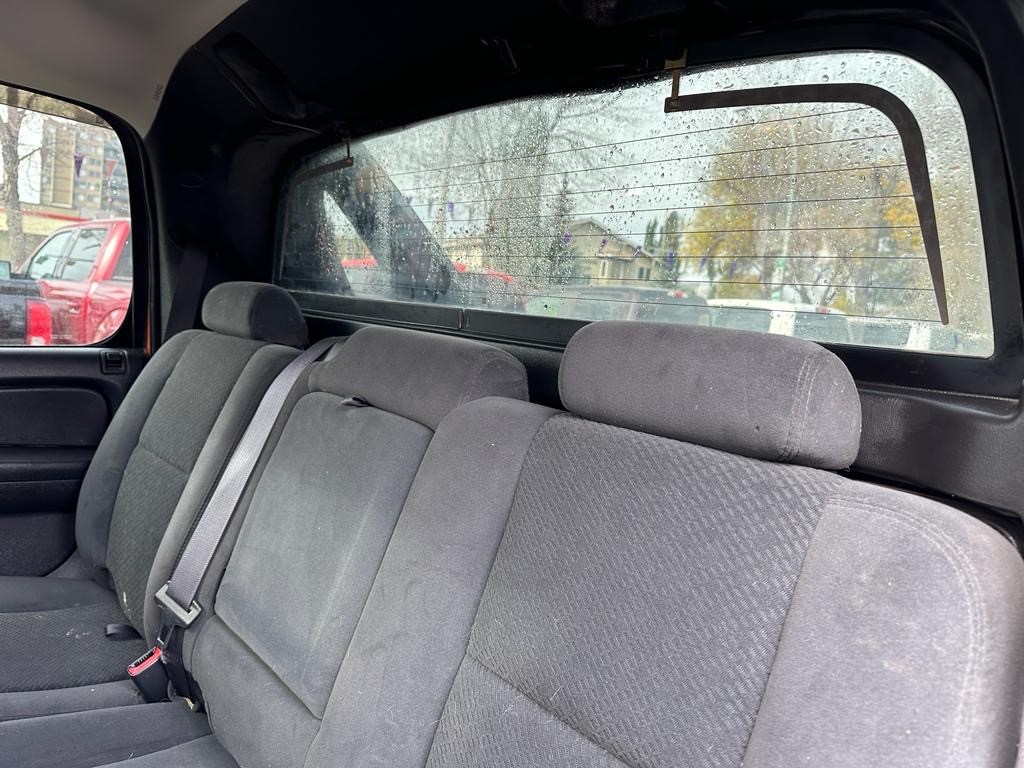/drivenbyyouautosales/2008-Chevrolet-Avalanche-042683753551585824.jpg