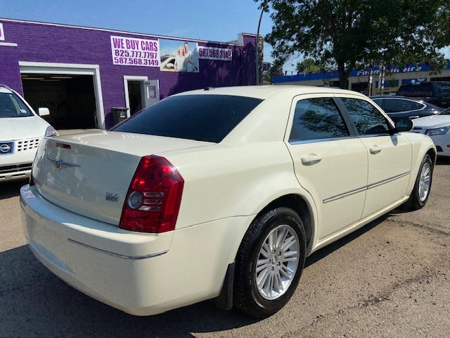 /drivenbyyouautosales/2009-Chrysler-300-6603424749049536.jpg