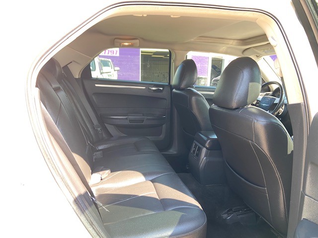 /drivenbyyouautosales/2009-Chrysler-300-7907901601896636.jpg