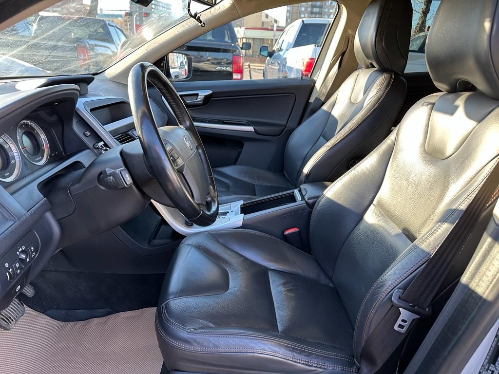 /drivenbyyouautosales/2010-Volvo-XC60-1307253940077735.jpg