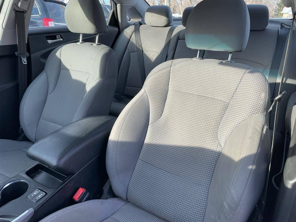 /drivenbyyouautosales/2011-Hyundai-Sonata-6909472283696396.jpg