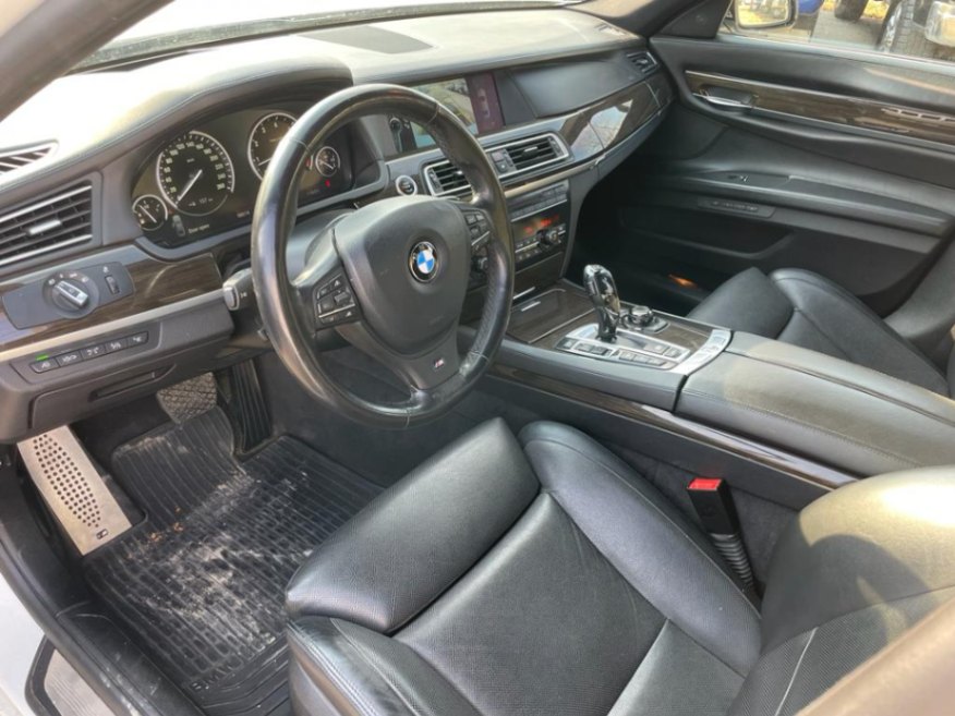 /drivenbyyouautosales/2012-BMW-7Series-03202766432817805.jpg