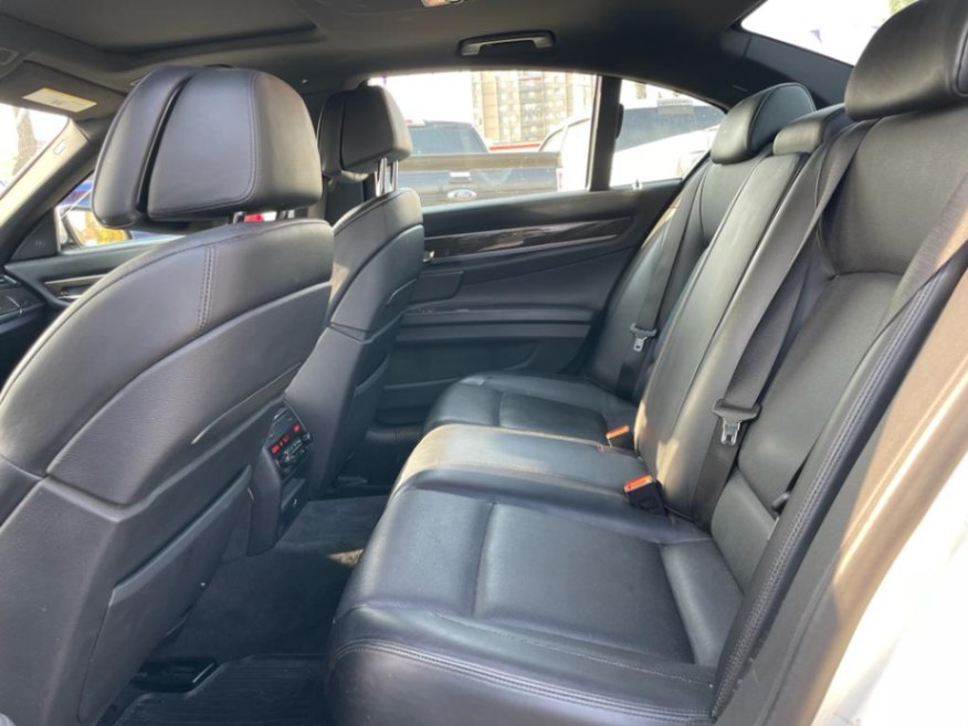 /drivenbyyouautosales/2012-BMW-7Series-1406351491155753.jpg