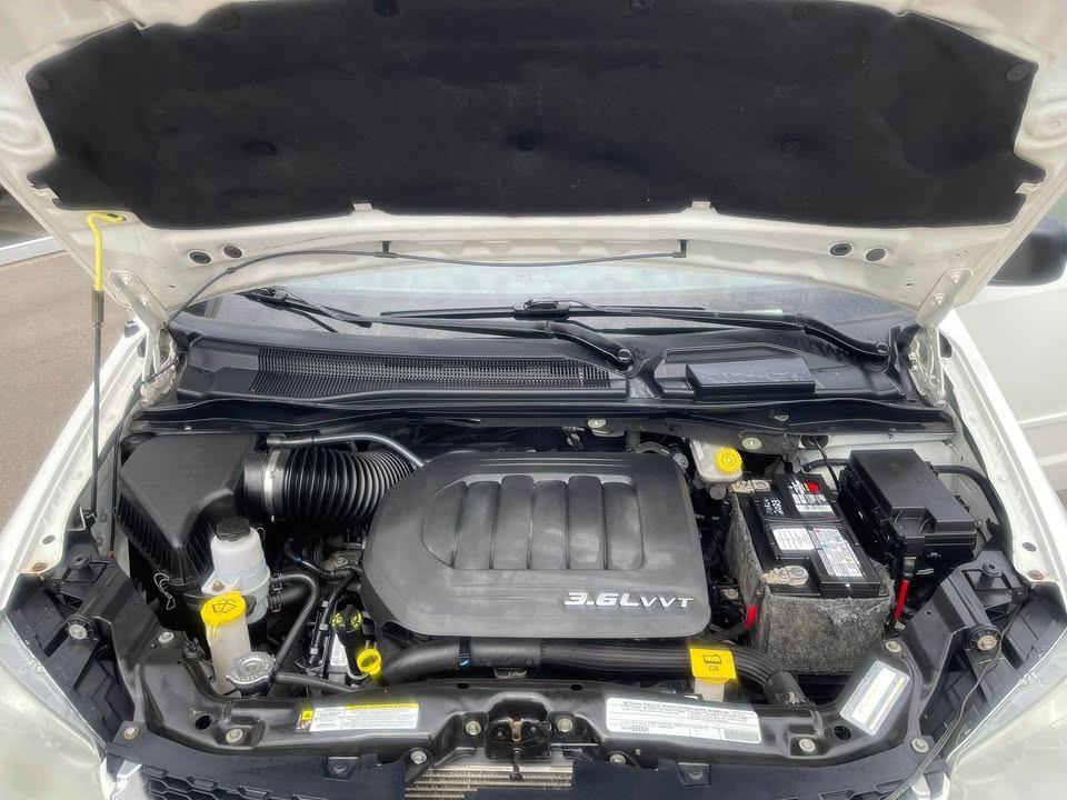 /drivenbyyouautosales/2012-Dodge-GrandCaravan-29606172291059707.jpg