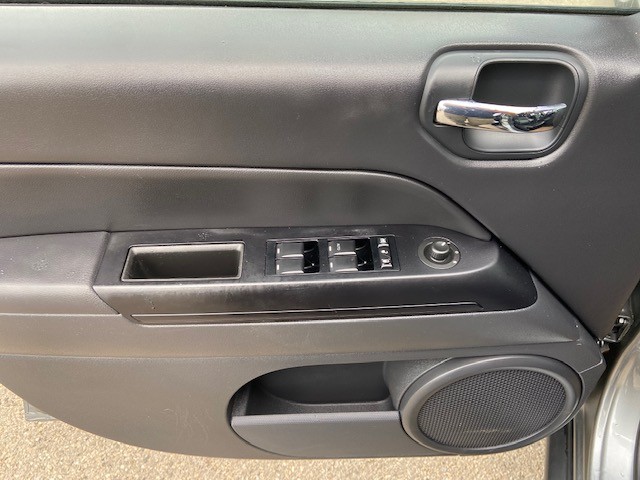/drivenbyyouautosales/2012-Jeep-Compass-05028866815308186.jpg