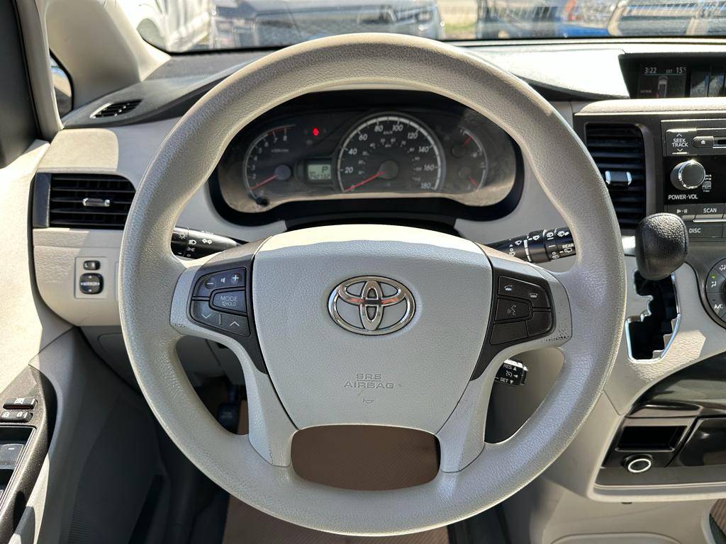 /drivenbyyouautosales/2012-Toyota-Sienna-11452539622245883.jpg