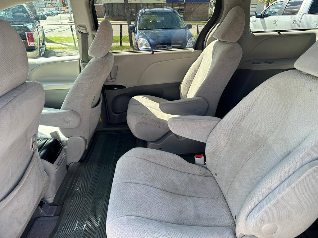 /drivenbyyouautosales/2012-Toyota-Sienna-23077375839991232.jpg