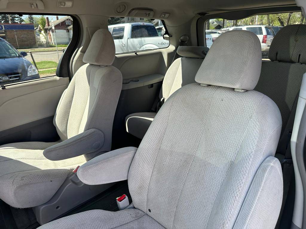 /drivenbyyouautosales/2012-Toyota-Sienna-6561161404909794.jpg