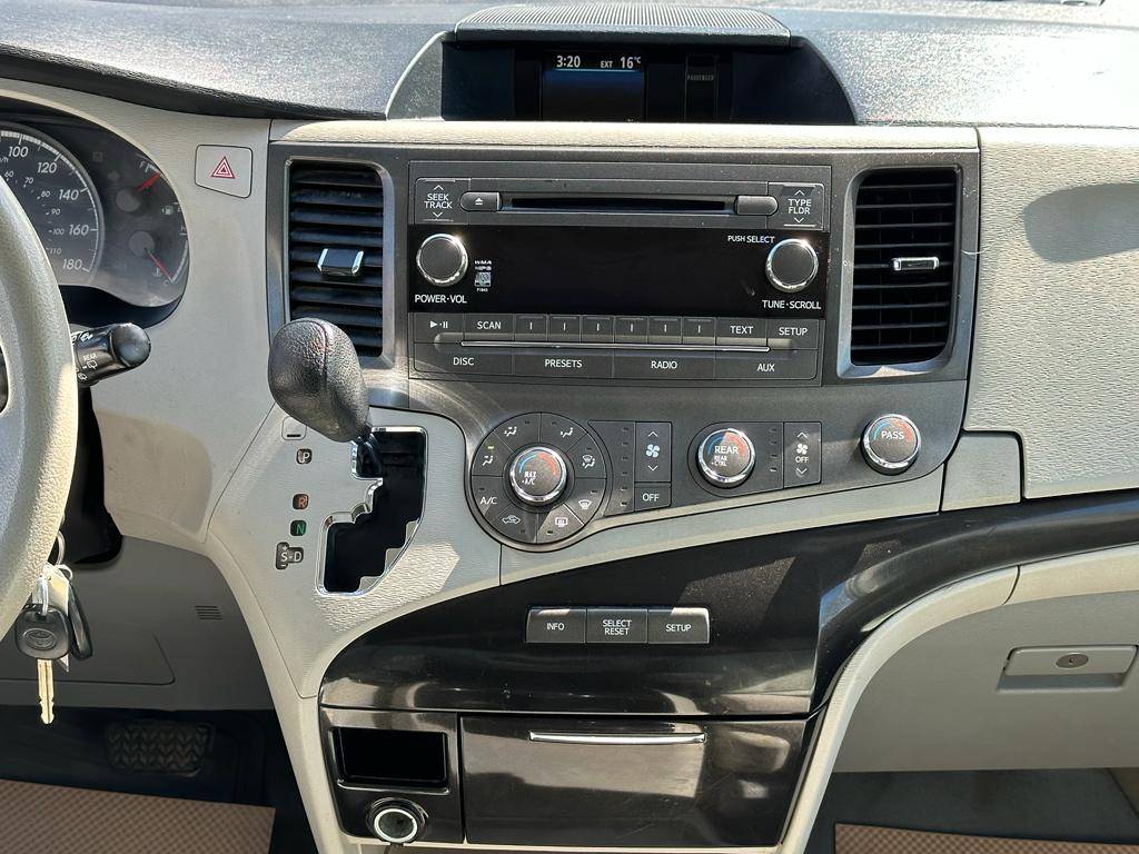/drivenbyyouautosales/2012-Toyota-Sienna-7364261703487782.jpg