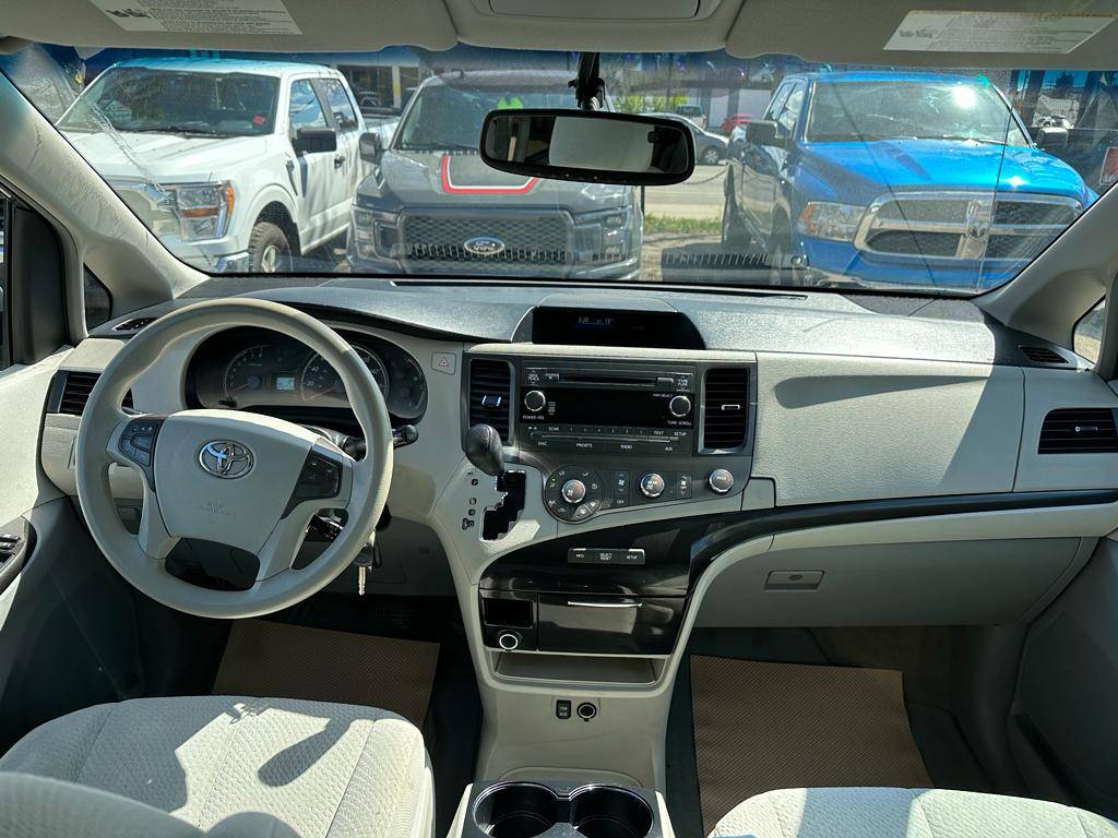 /drivenbyyouautosales/2012-Toyota-Sienna-8384009215090353.jpg