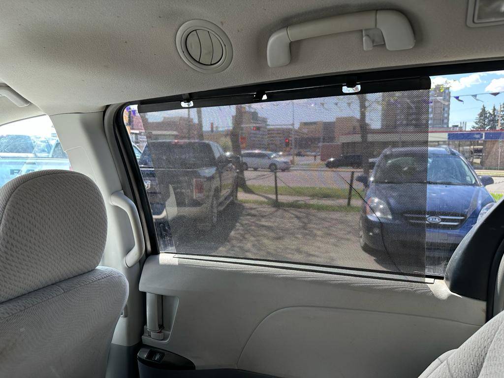 /drivenbyyouautosales/2012-Toyota-Sienna-8662178277500108.jpg