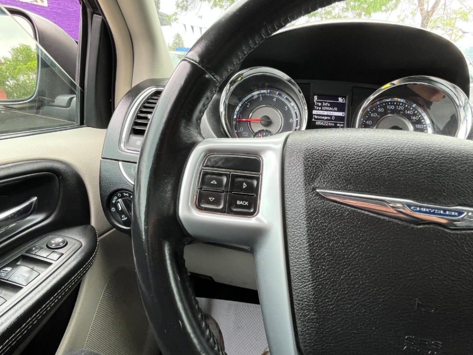 /drivenbyyouautosales/2013-Chrysler-Town&-04298739815738584.jpg