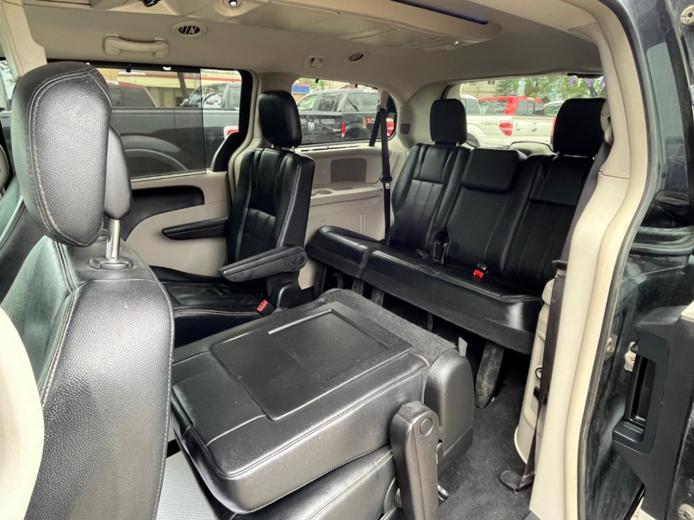 /drivenbyyouautosales/2013-Chrysler-Town&-19543919689021916.jpg