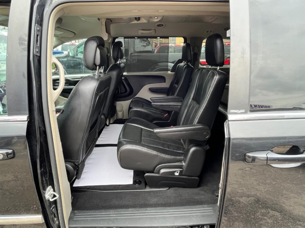 /drivenbyyouautosales/2013-Chrysler-Town&-5655638143413326.jpg